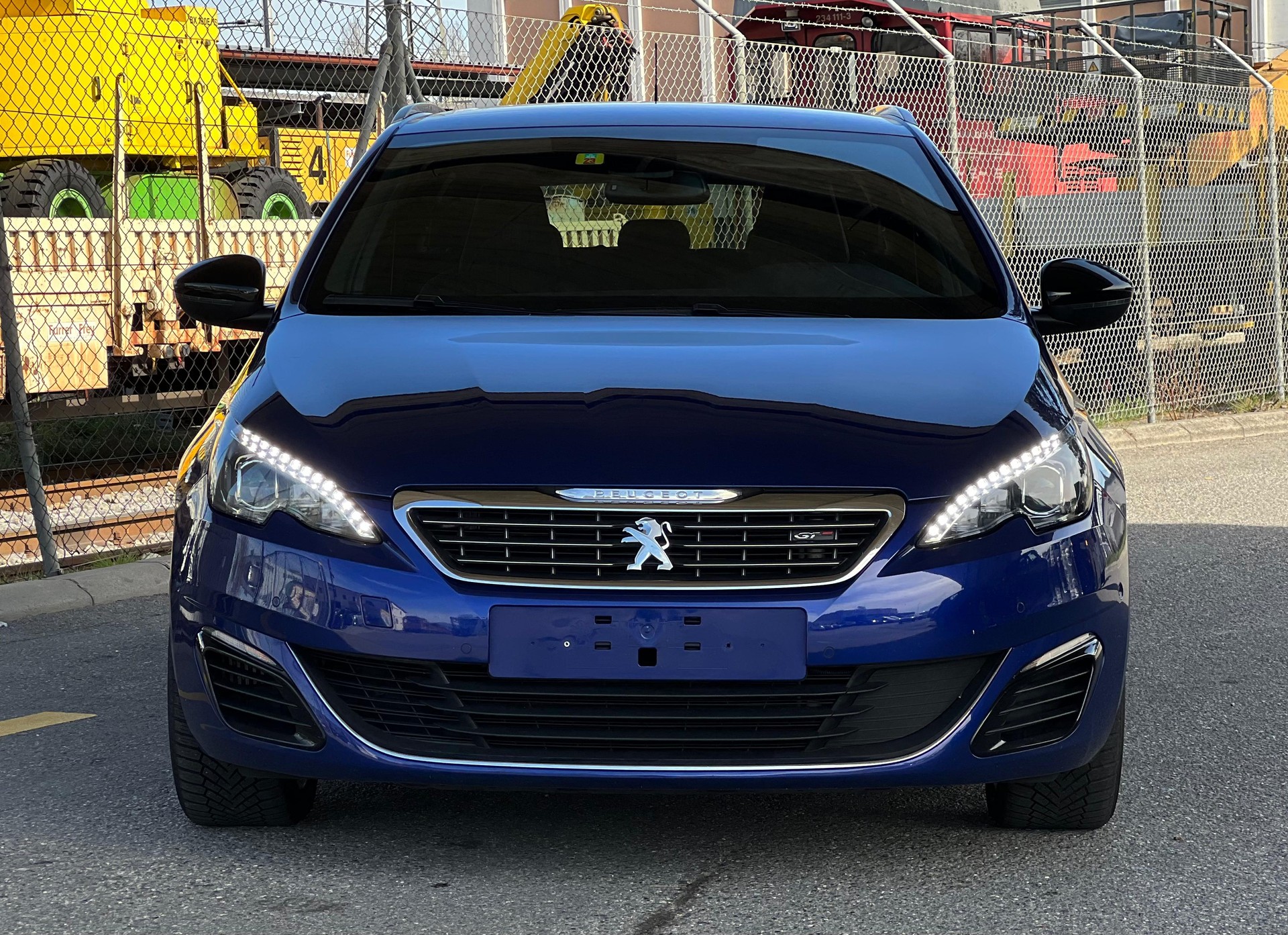 PEUGEOT 308 SW 1.6 eTHP GT-showroom-element-1