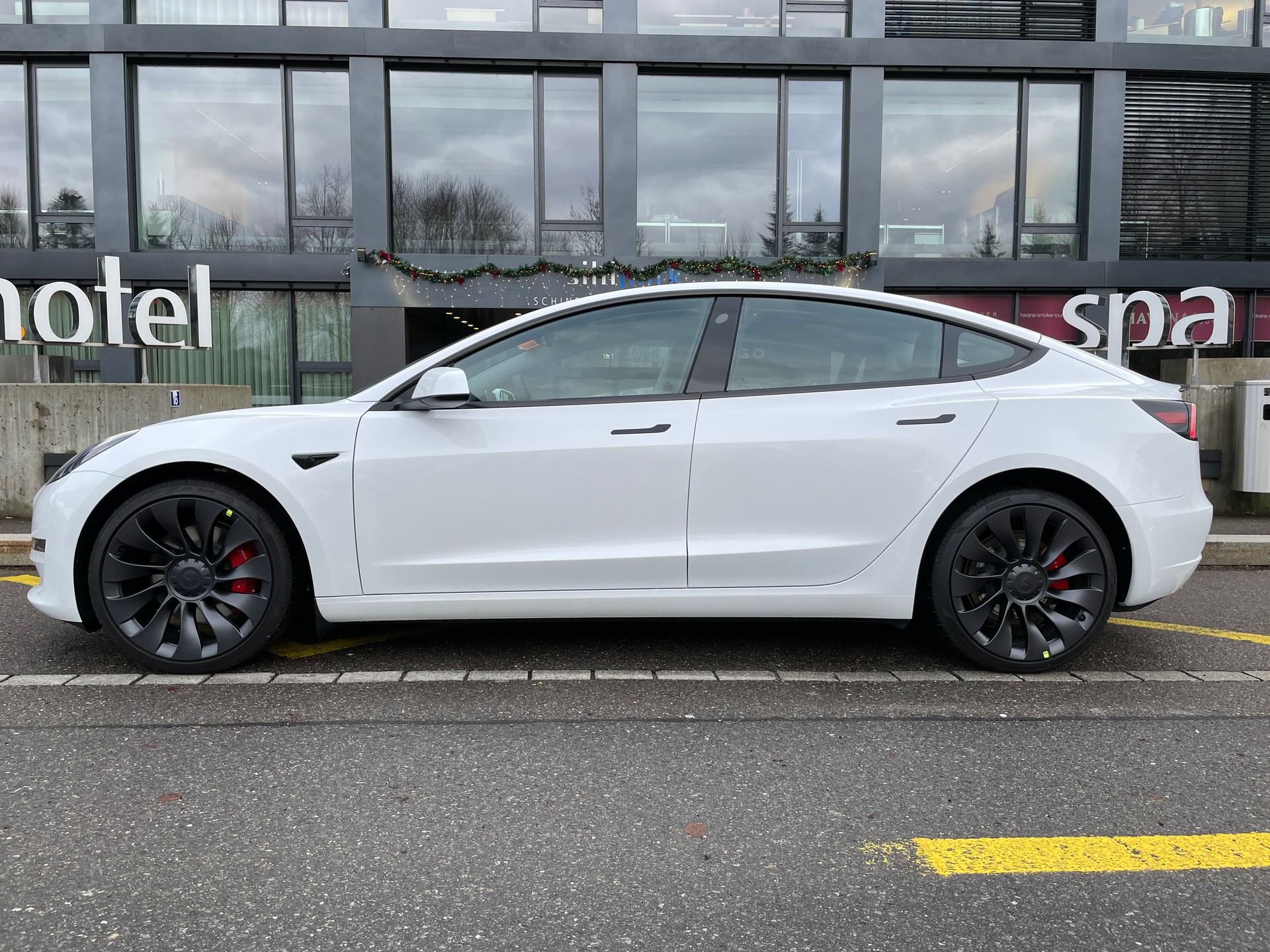 TESLA Model 3 Performance Dual Motor AWD-showroom-element-1