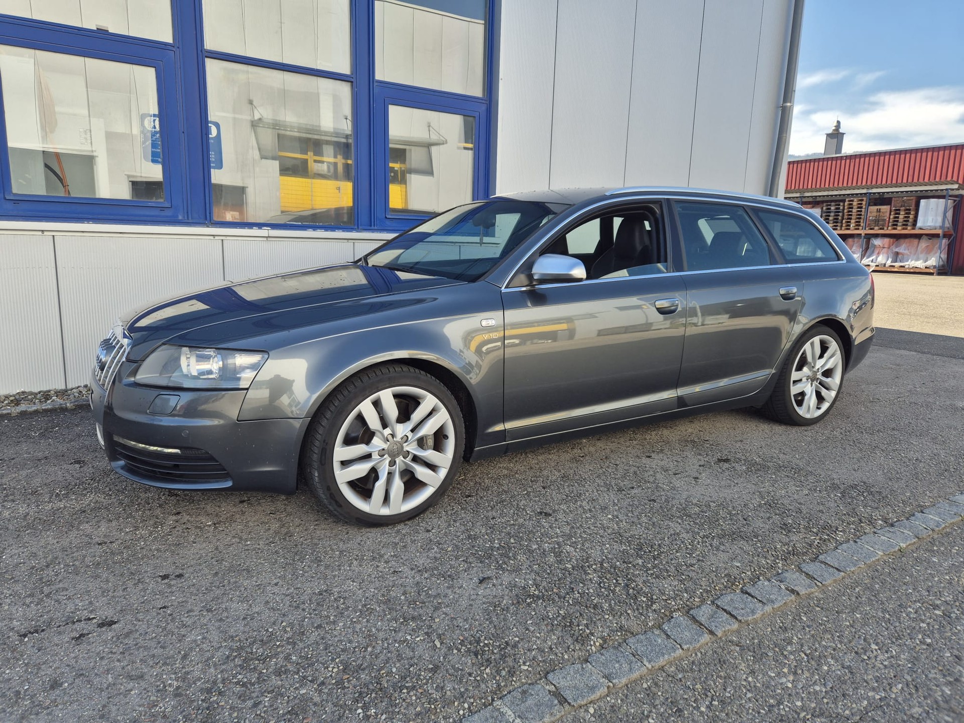 AUDI S6 Avant 5.2 V10 quattro tiptronic-showroom-element-3