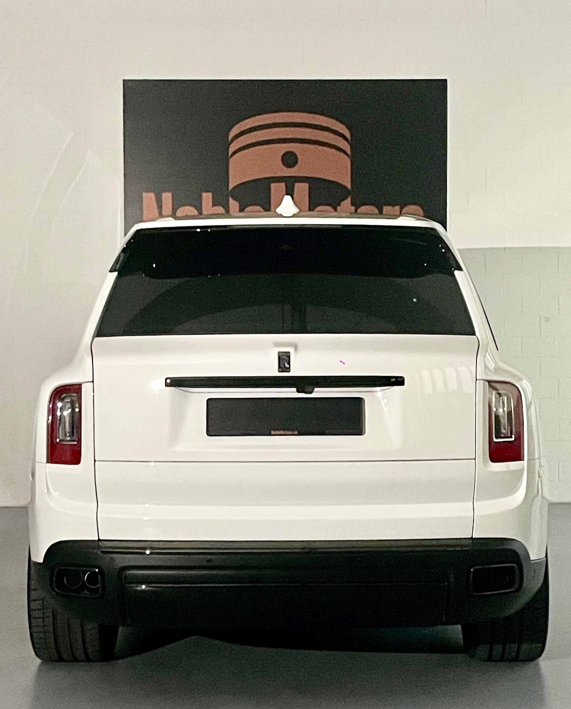ROLLS-ROYCE Cullinan 6.7 V12 Black Badge 600PS / CH- Fahrzeug & fortlaufender Werksgarantie sowie Service Paket-showroom-element-1