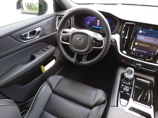 VOLVO V60 T6 eAWD Ultim Dark-image-5