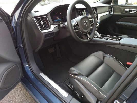 VOLVO V60 T6 eAWD Ultim Dark-image-8