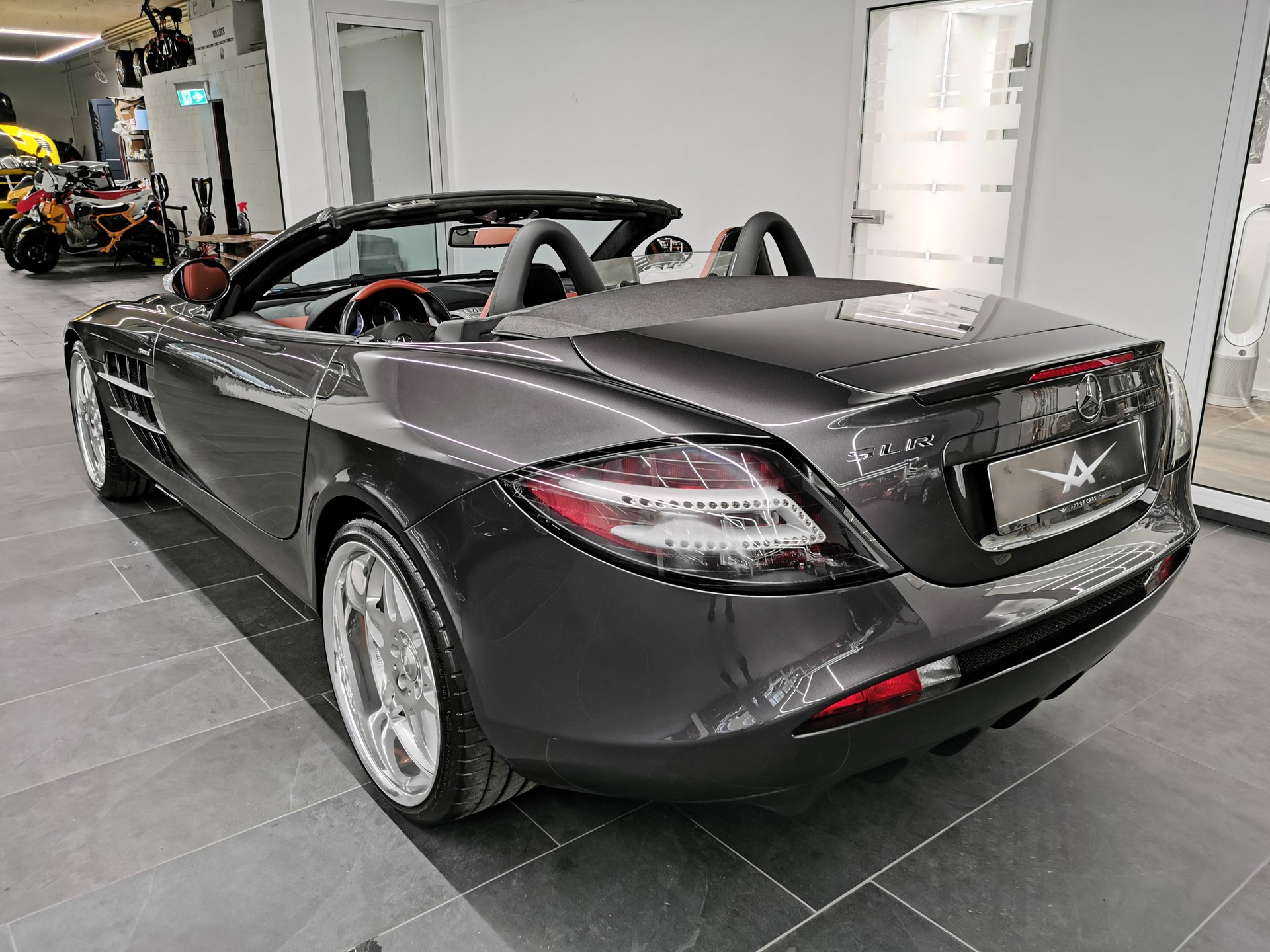 MERCEDES-BENZ McLaren Roadster-image-5