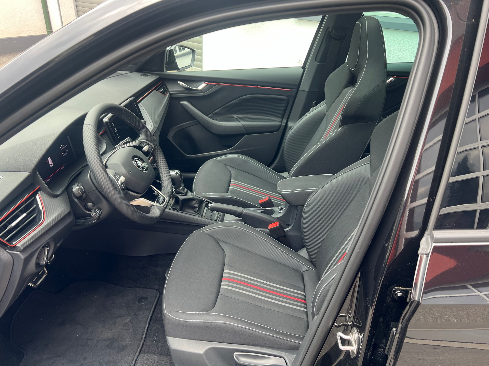 SKODA Kamiq 1.5 TSI Monte Carlo DSG-image-9