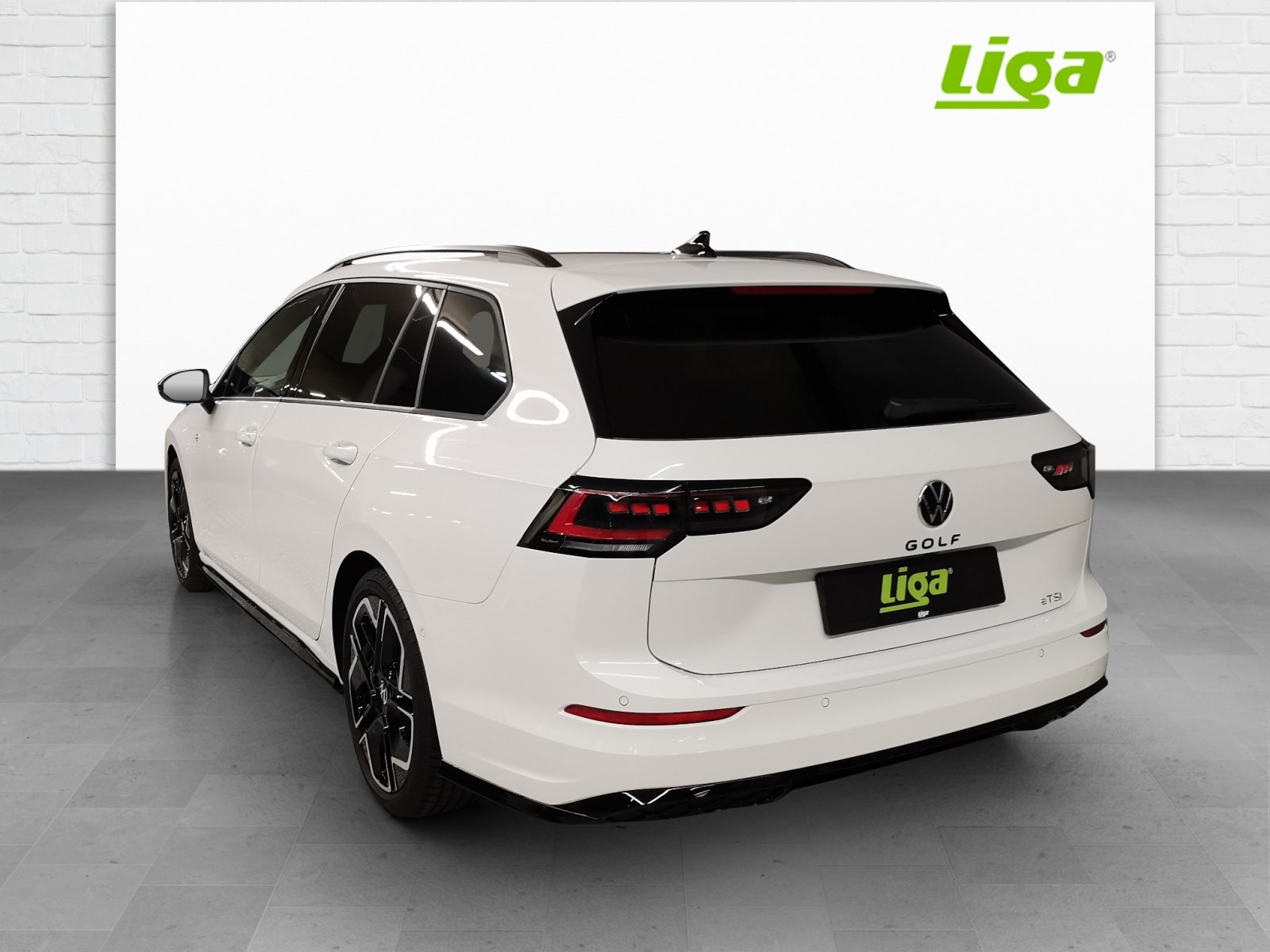 VW Golf VIII Variant 1.5 eTSI R-Line DSG-showroom-element-3