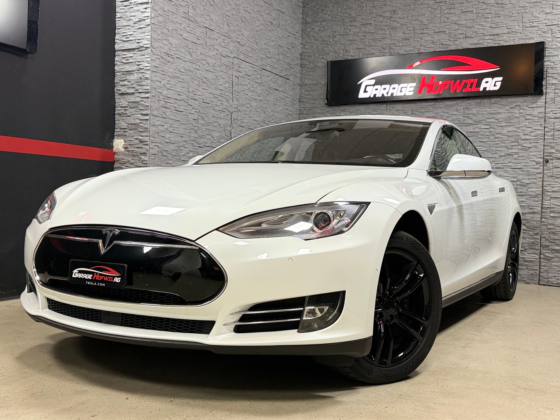 TESLA Model S 85 D FREE SUPERCHARGE-LIFETIME-showroom-element-2