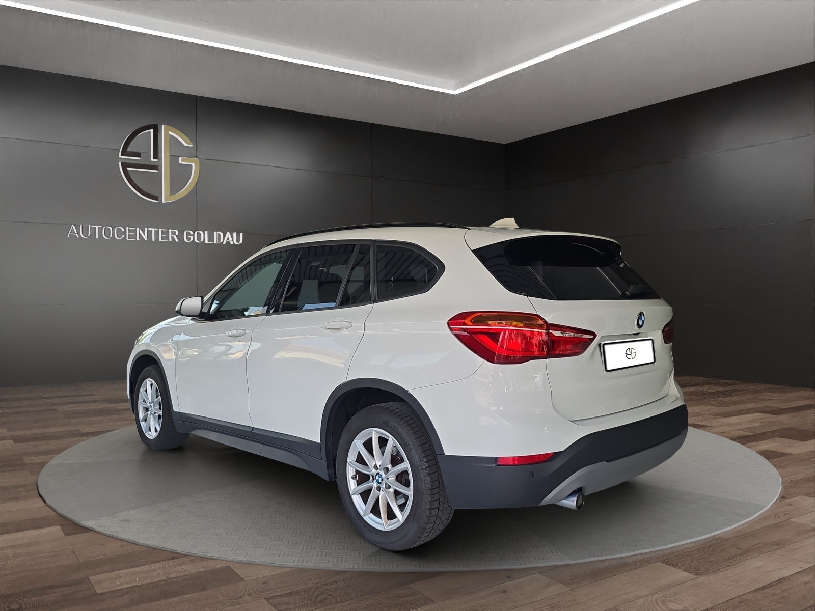 BMW X1 xDrive 18d Steptronic-showroom-element-1