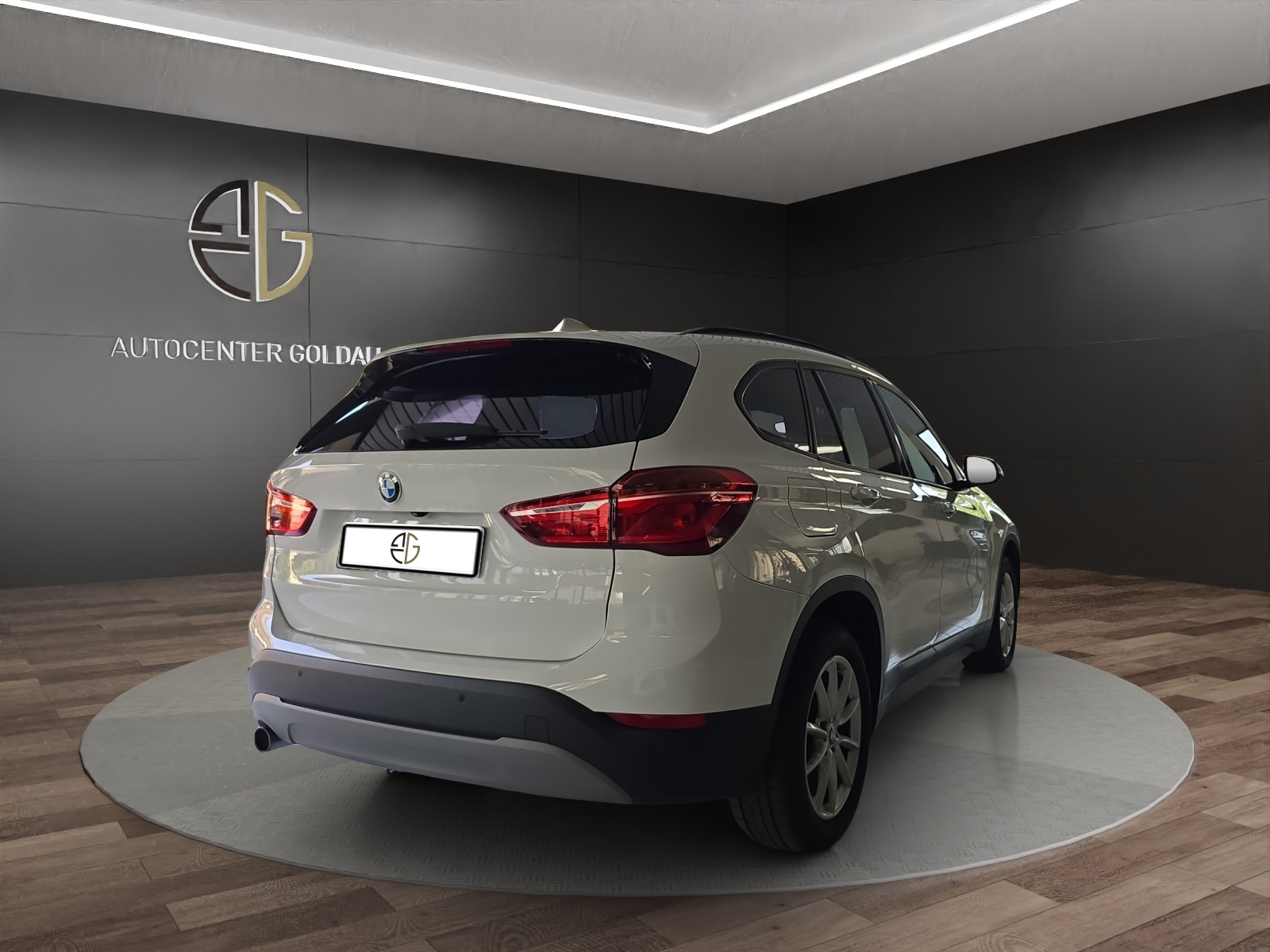 BMW X1 xDrive 18d Steptronic-showroom-element-3