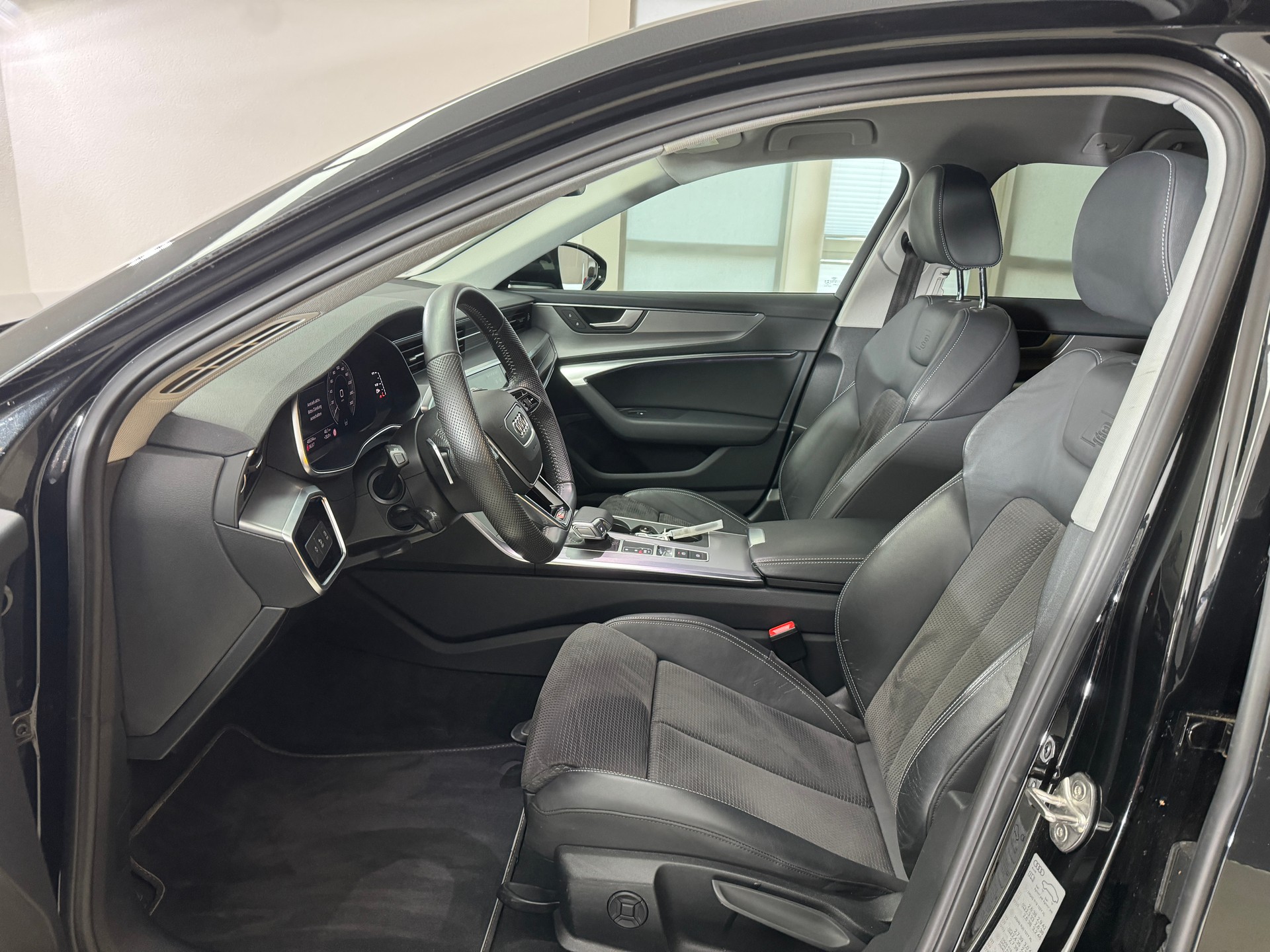 AUDI A6 Avant 55 TFSIe Sport quattro S-tronic-showroom-element-3