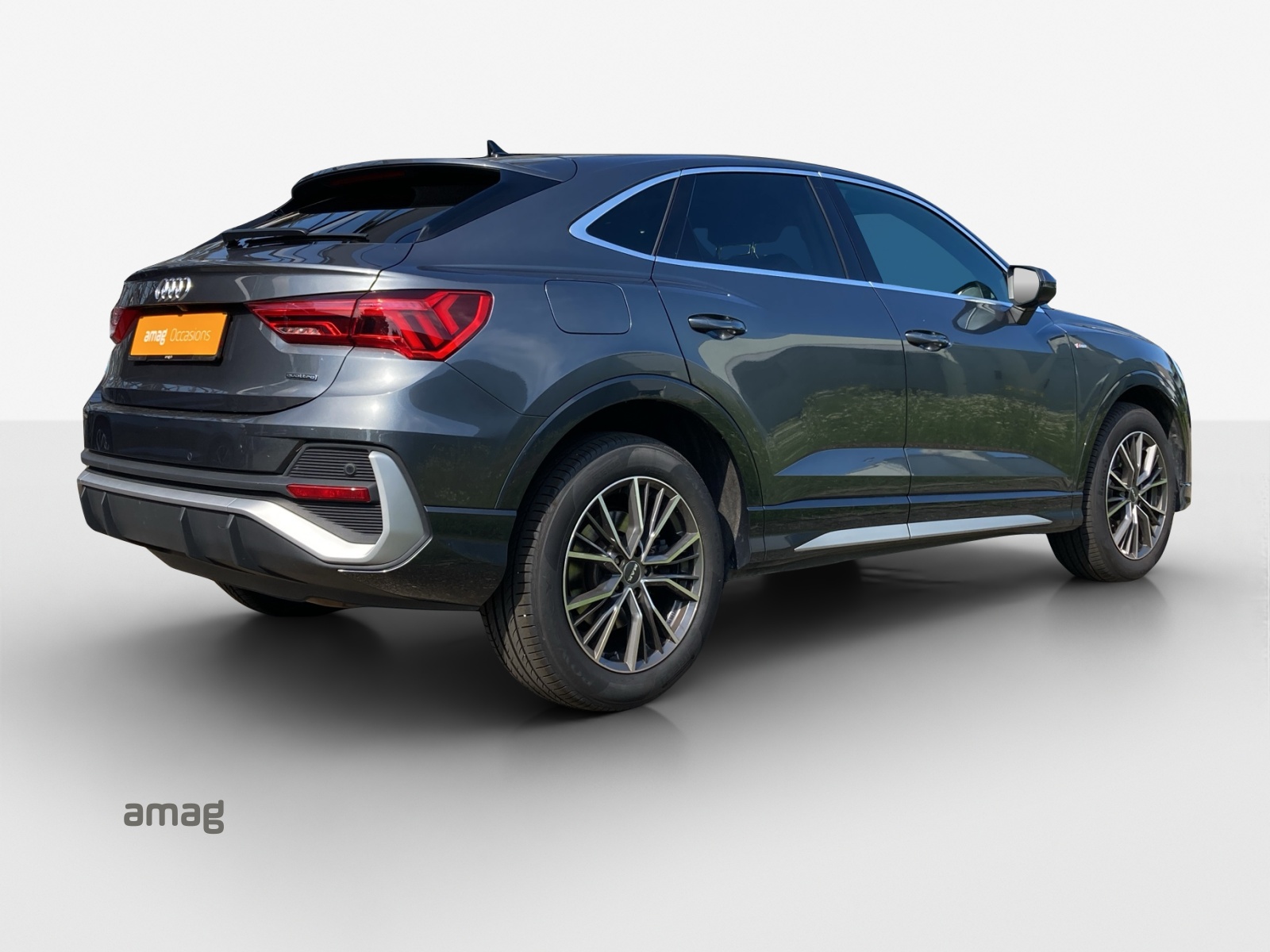 AUDI Q3 Sportback 45 TFSI S line quattro-image-4