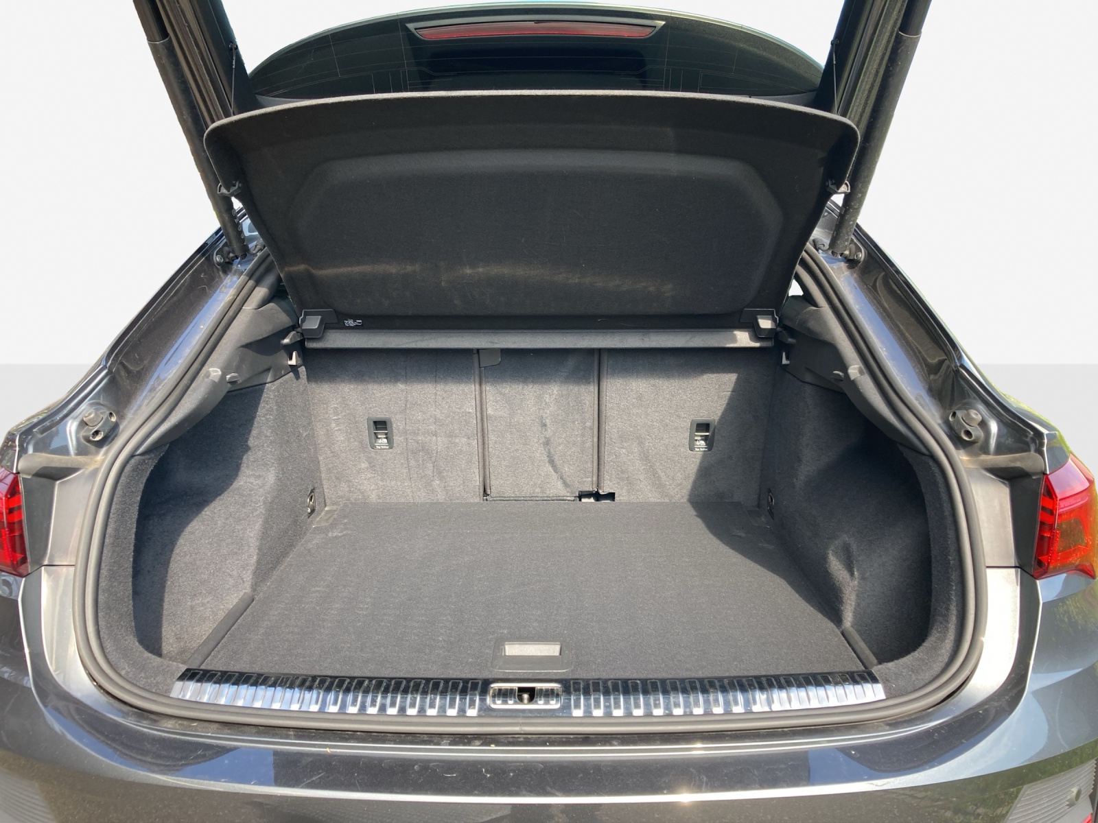 AUDI Q3 Sportback 45 TFSI S line quattro-image-12