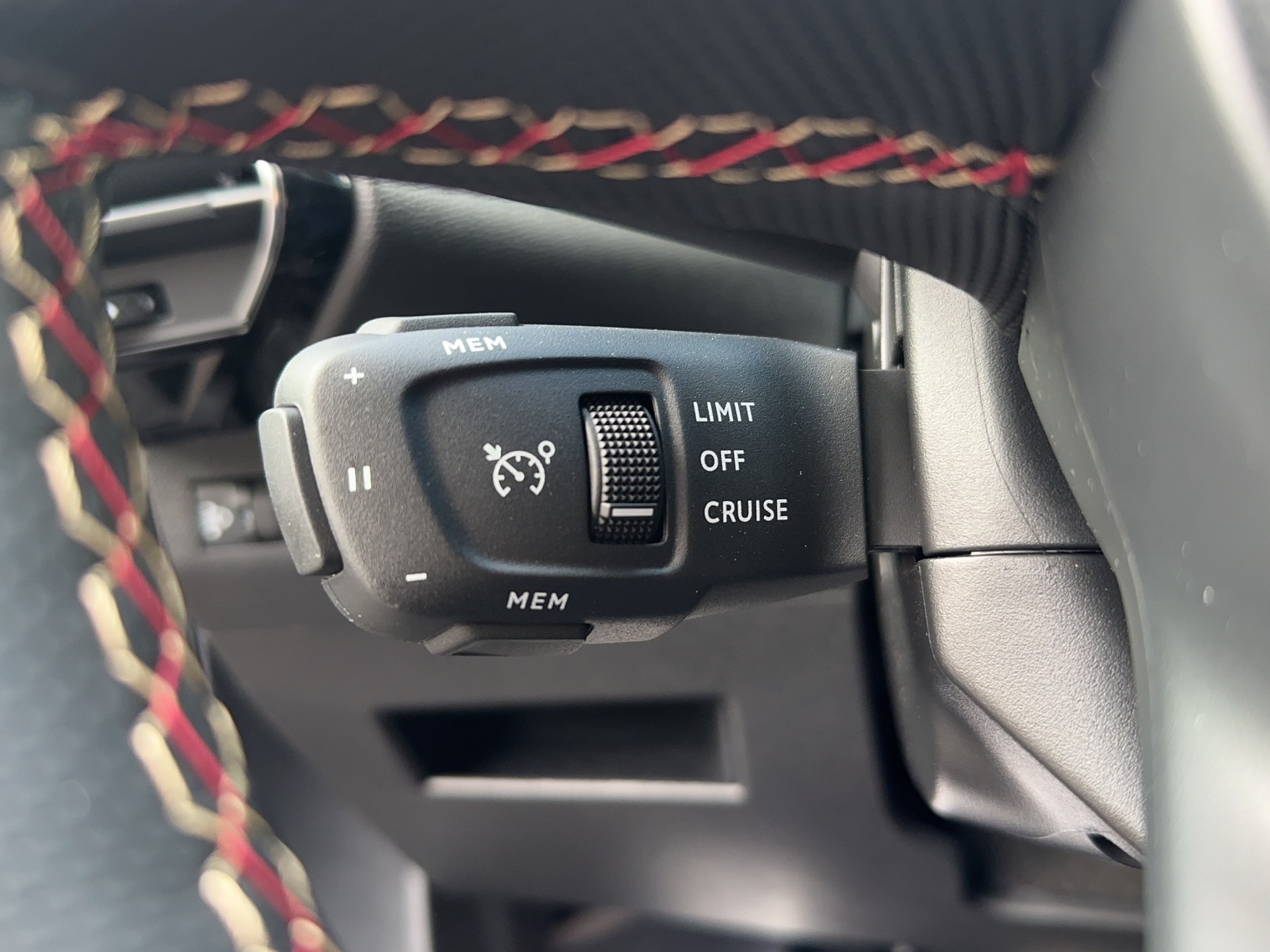 DS AUTOMOBILES DS 7 Crossback 1.5BHDi Performance Line Ligne Noir EAT8-image-14