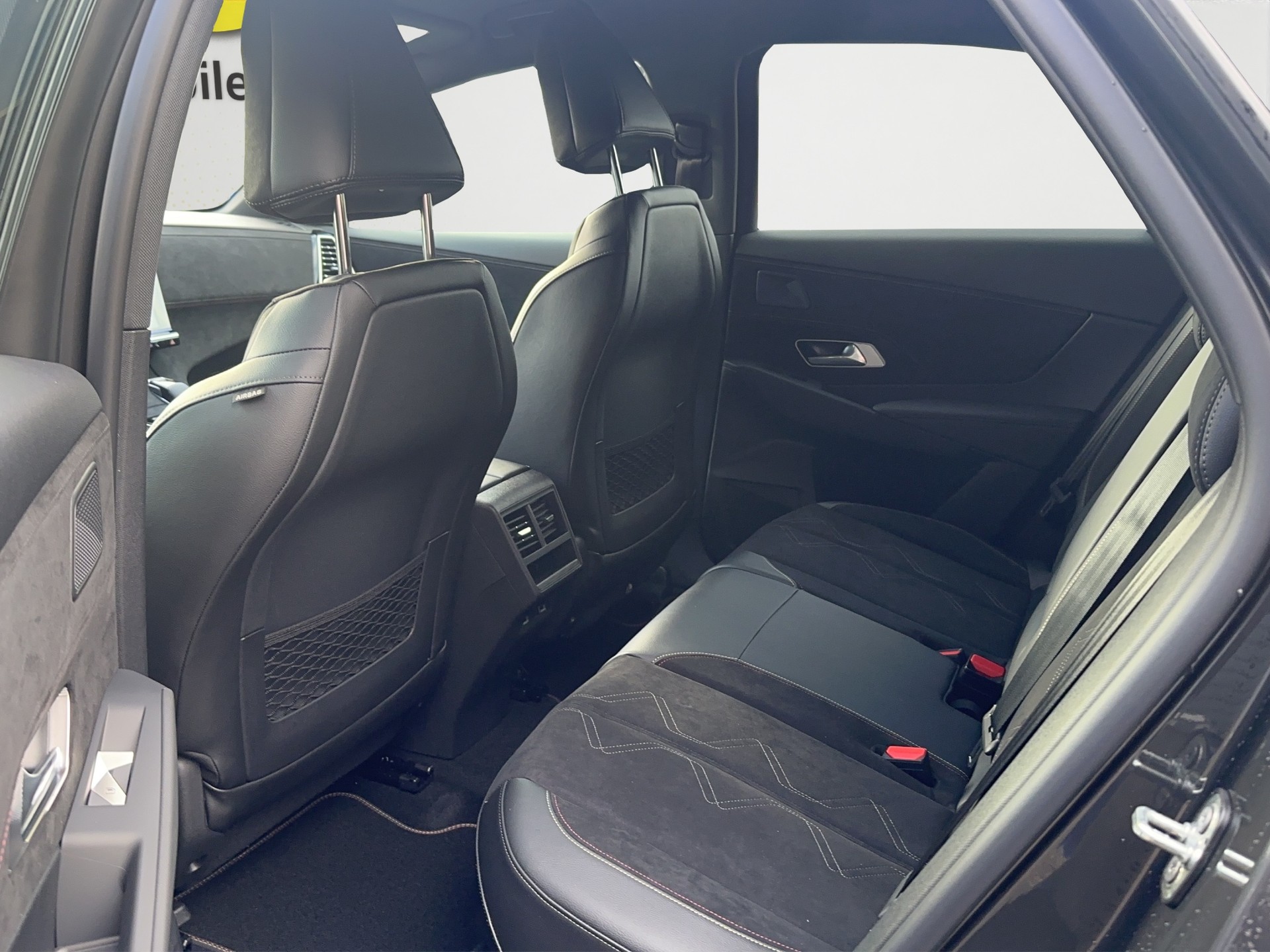 DS AUTOMOBILES DS 7 Crossback 1.5BHDi Performance Line Ligne Noir EAT8-image-12