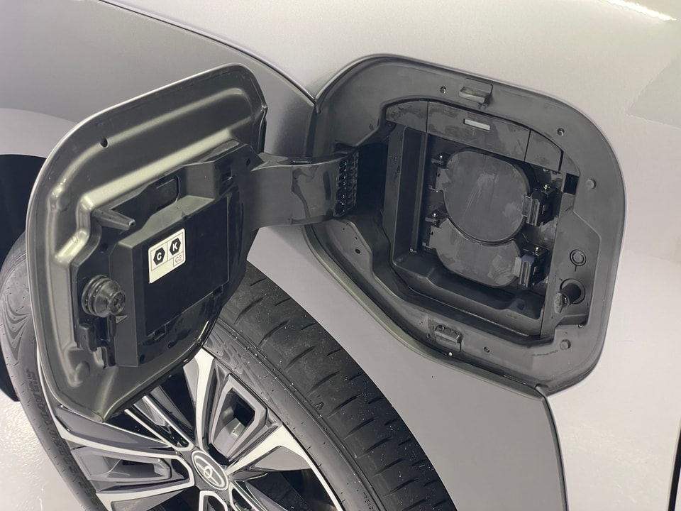 bZ4X Electric Premium AWD 11 kW OBC