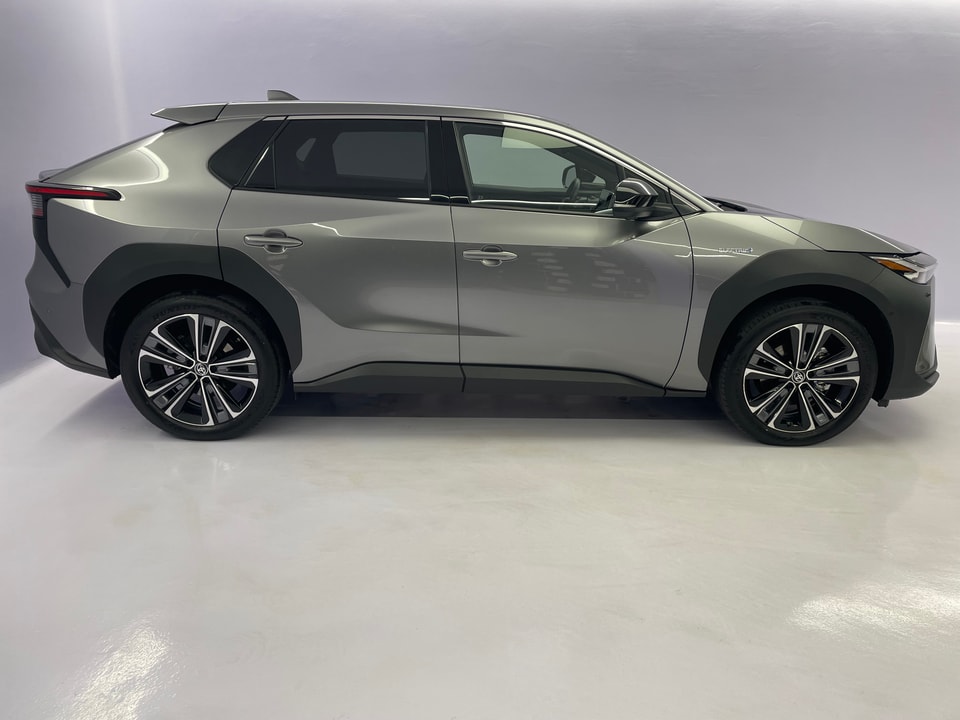 bZ4X Electric Premium AWD 11 kW OBC