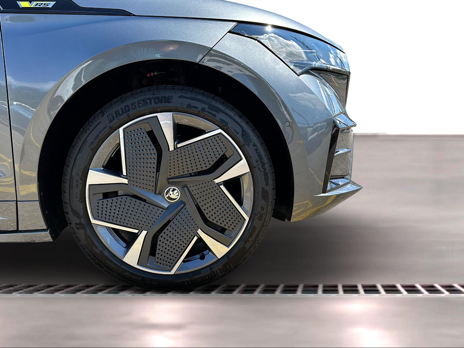 SKODA Enyaq RS 4x4-image-7