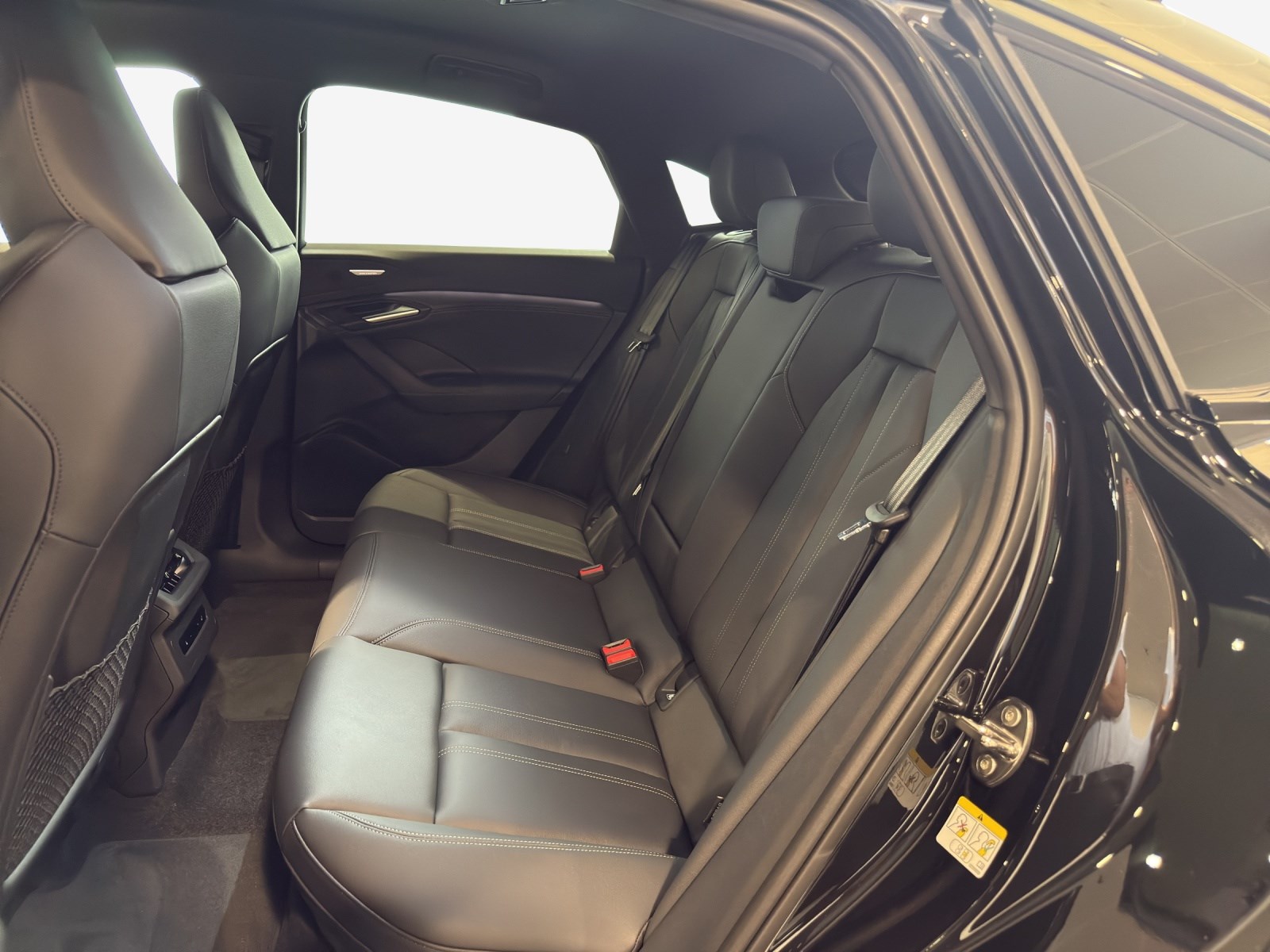 AUDI Q6 Sportback e-tron quattro-image-11