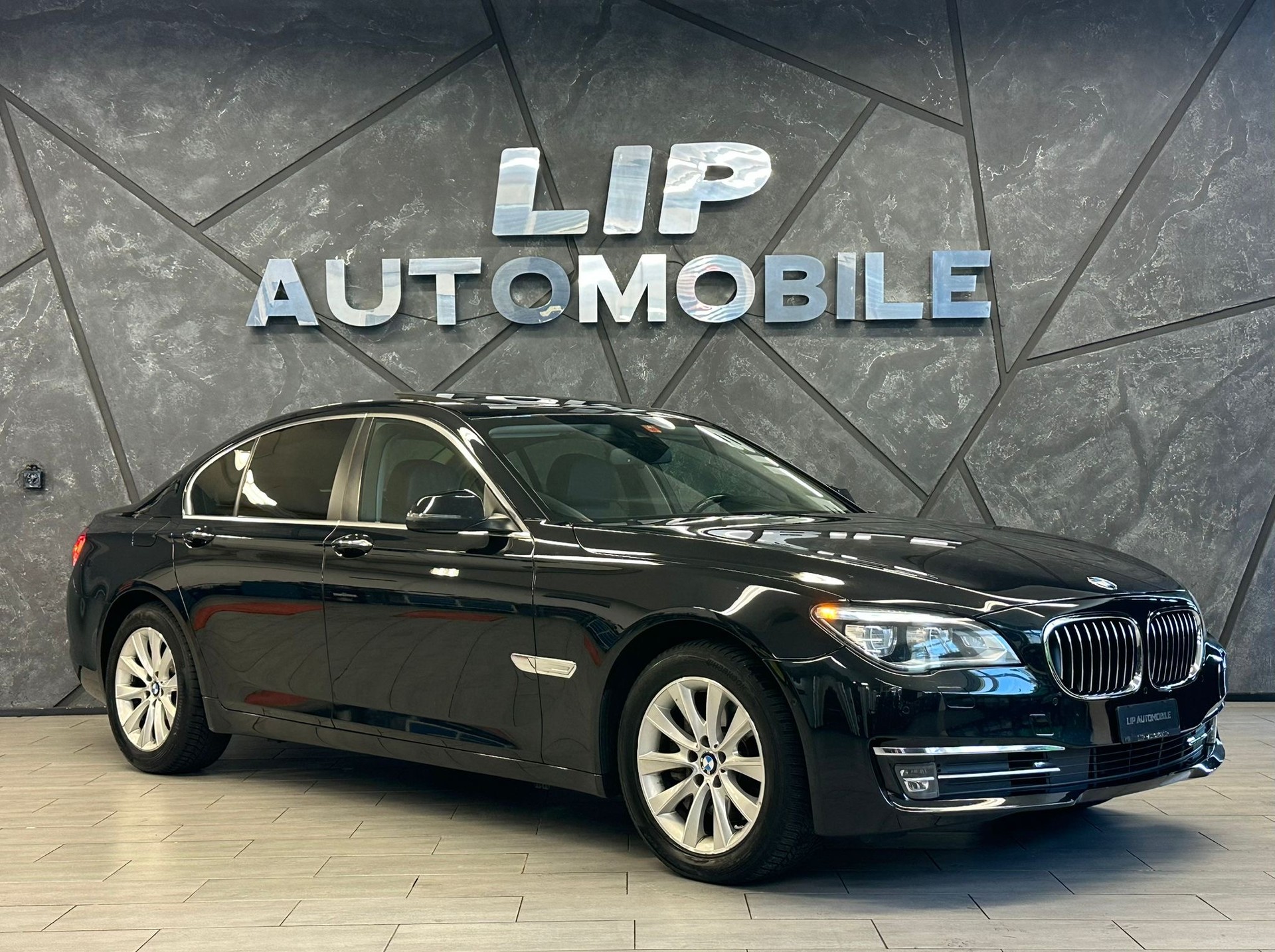 BMW 730d xDrive-showroom-element-2
