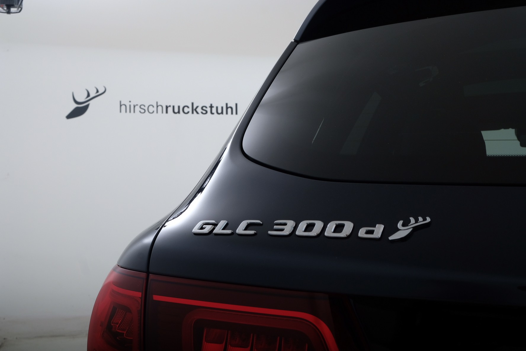 MERCEDES-BENZ GLC 300 d AMG Line 4Matic 9G-Tronic-showroom-element-3