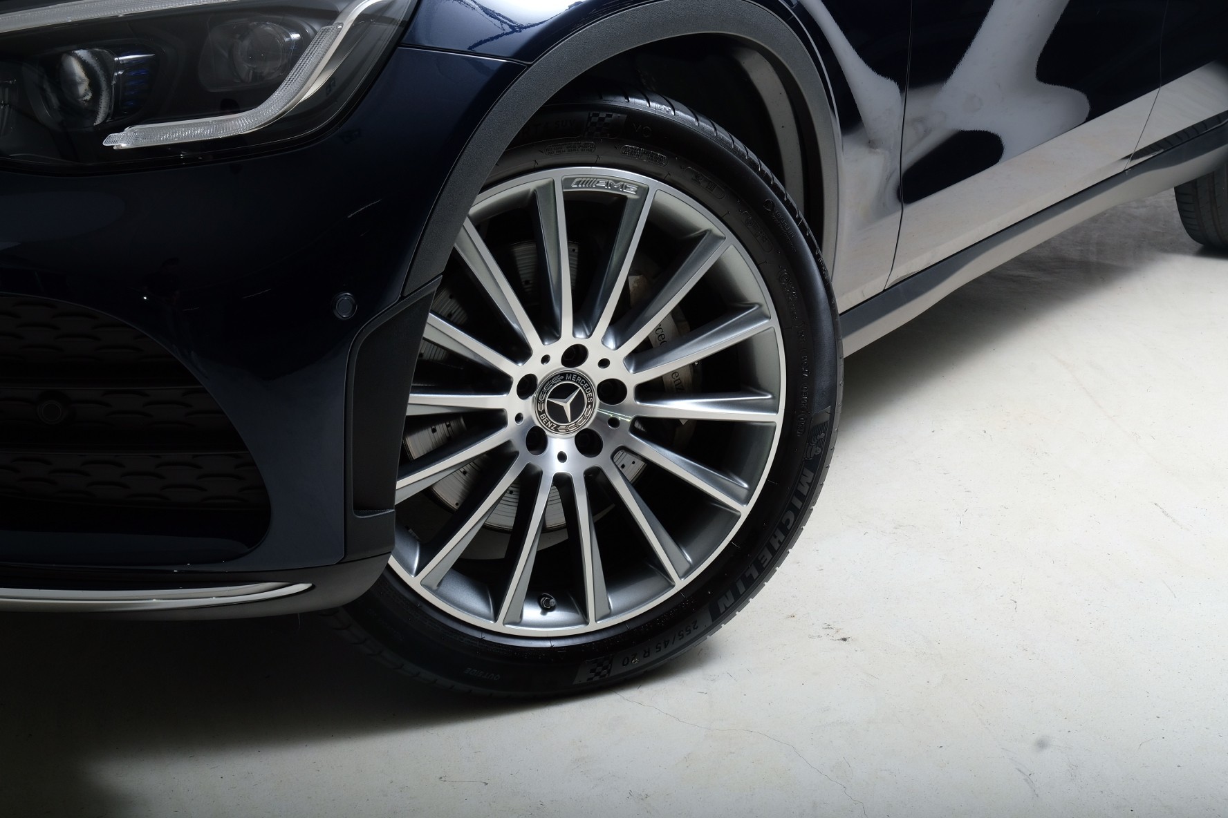 MERCEDES-BENZ GLC 300 d AMG Line 4Matic 9G-Tronic-showroom-element-1