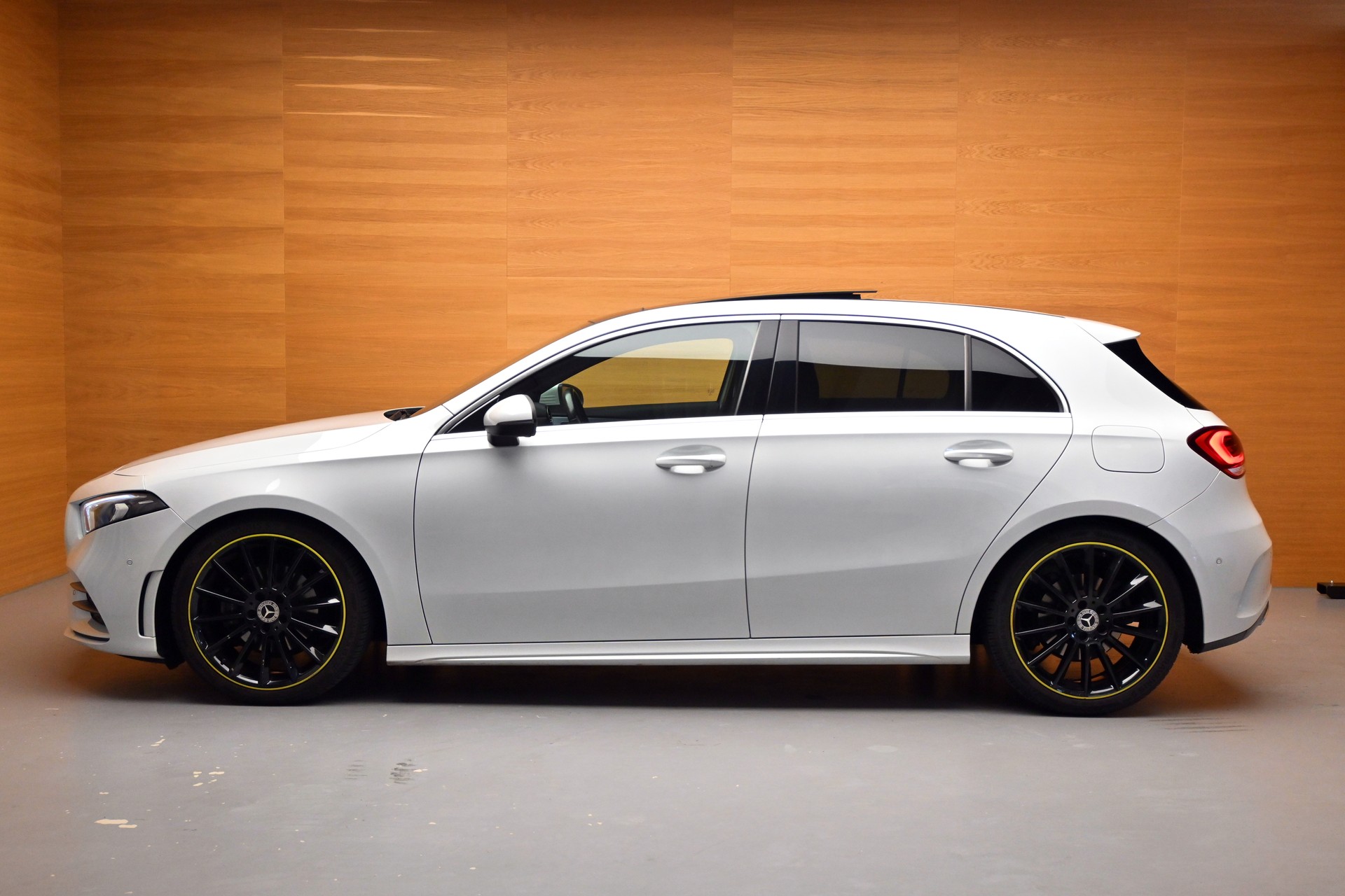 MERCEDES-BENZ A 200 AMG Line 7G-DCT-showroom-element-2