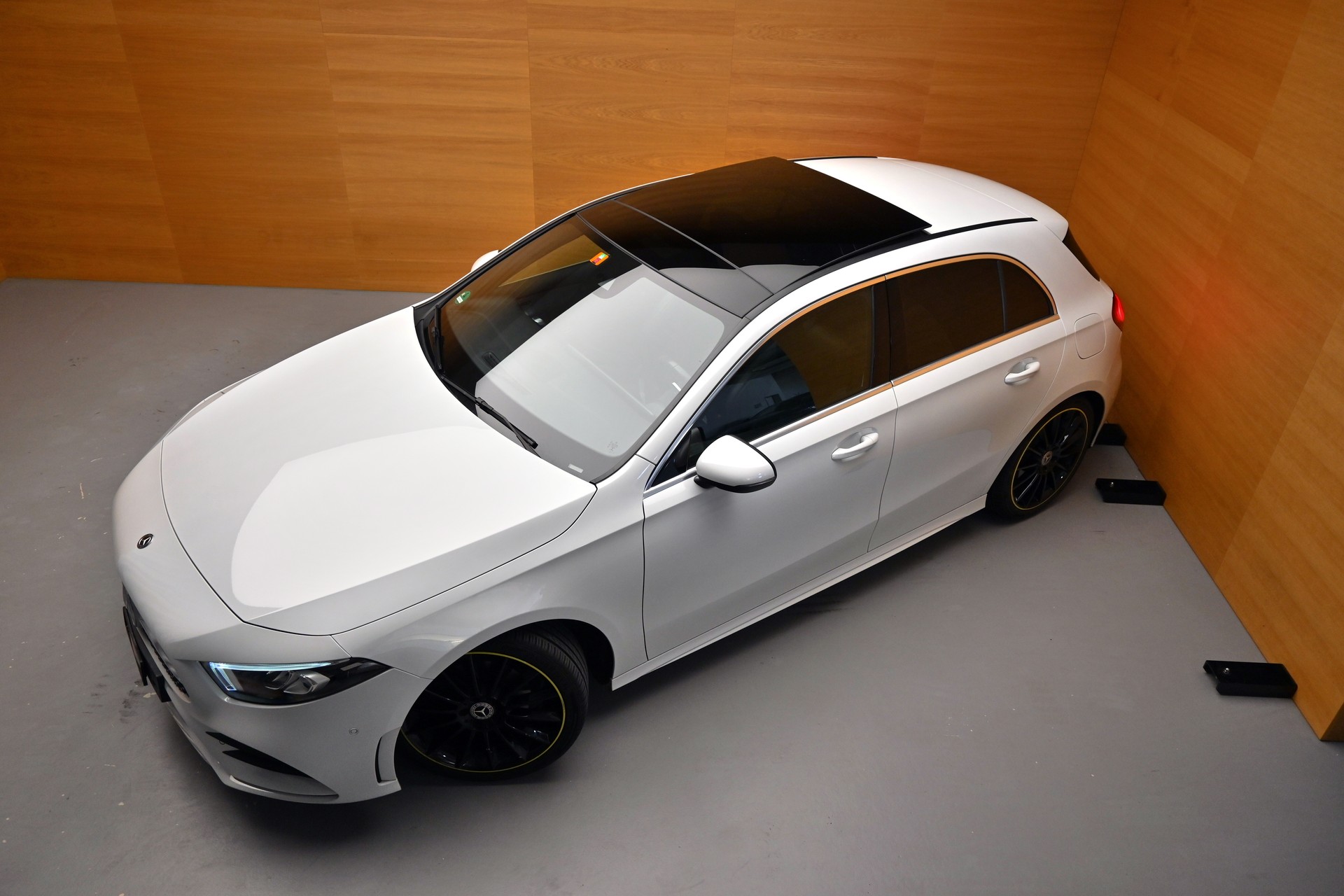 MERCEDES-BENZ A 200 AMG Line 7G-DCT-showroom-element-1