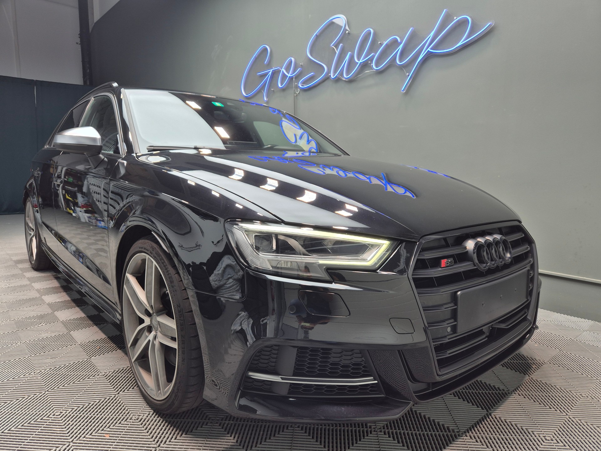 AUDI S3 Sportback 2.0 TFSI quattro S-tronic-showroom-element-1