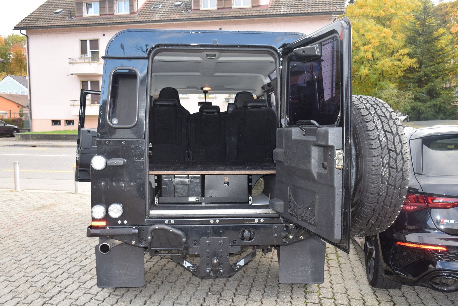 LAND ROVER Defender 110 SW 2.4Tdc SVX-image-8