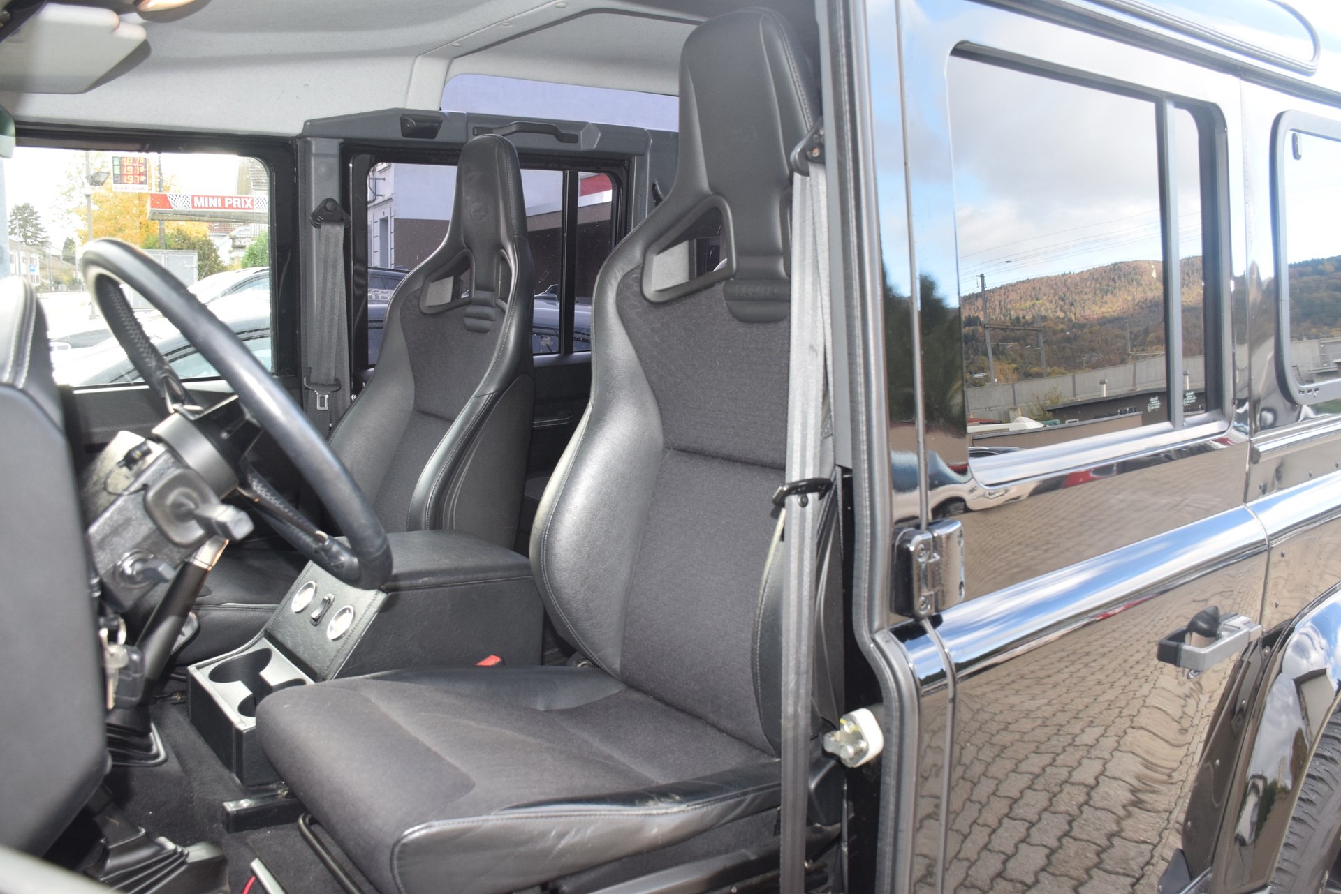 LAND ROVER Defender 110 SW 2.4Tdc SVX-image-9