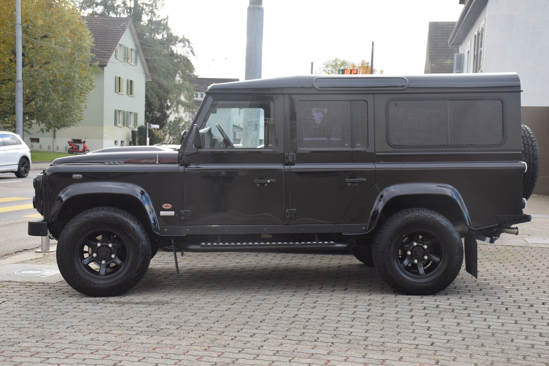LAND ROVER Defender 110 SW 2.4Tdc SVX-image-7