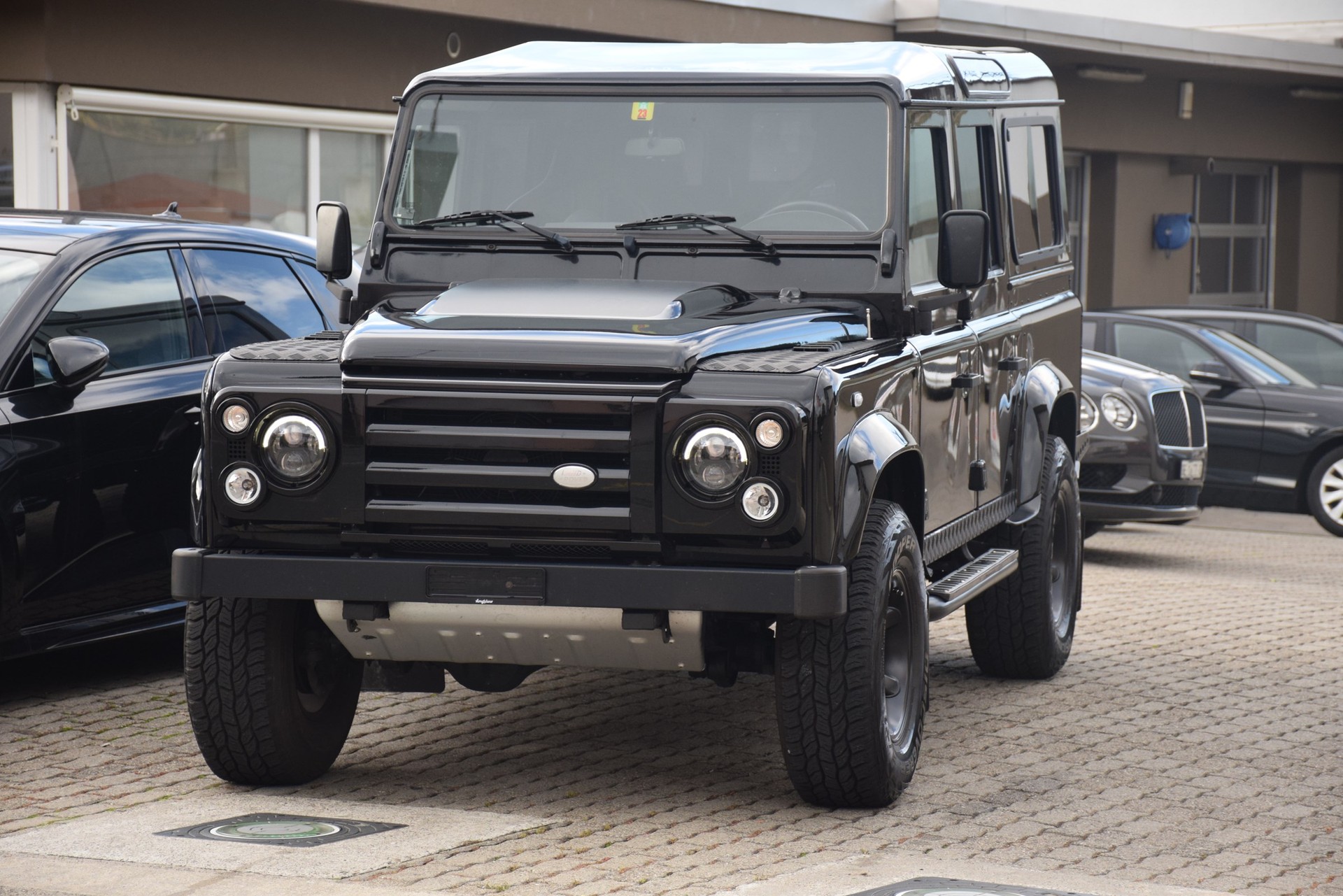 LAND ROVER Defender 110 SW 2.4Tdc SVX-image-3