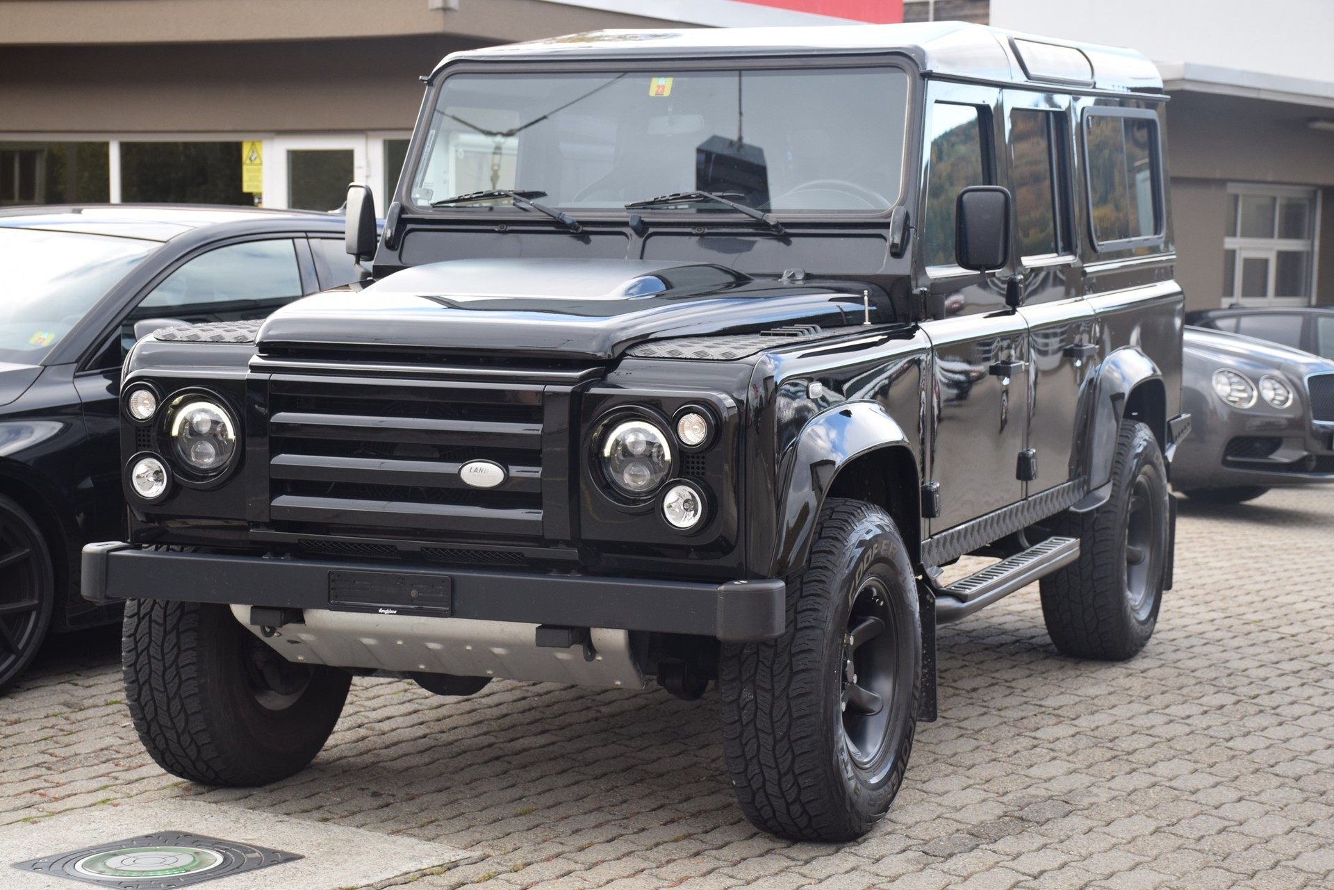 LAND ROVER Defender 110 SW 2.4Tdc SVX-image-2