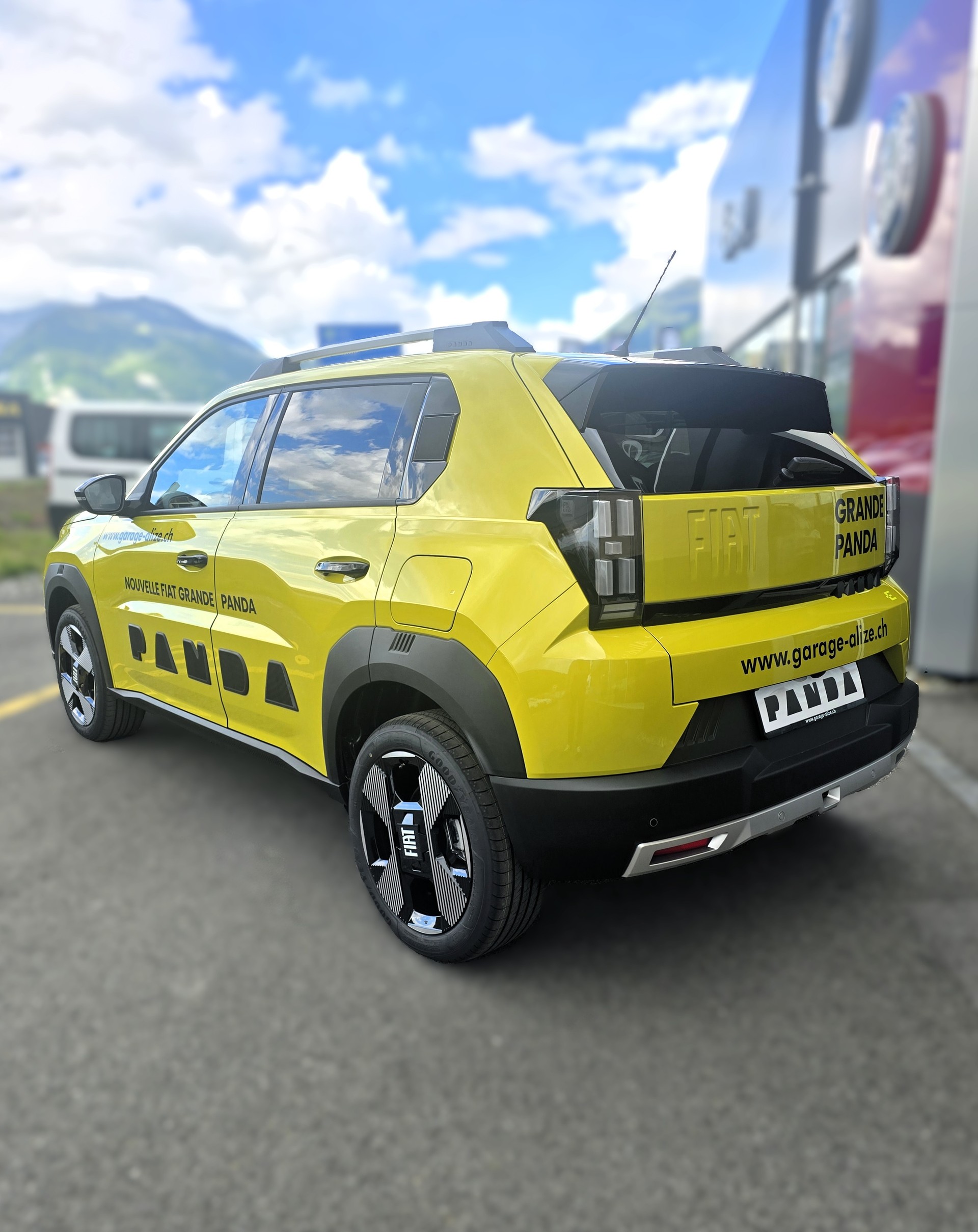 FIAT GRANDE PANDA LA PRIMA-showroom-element-3
