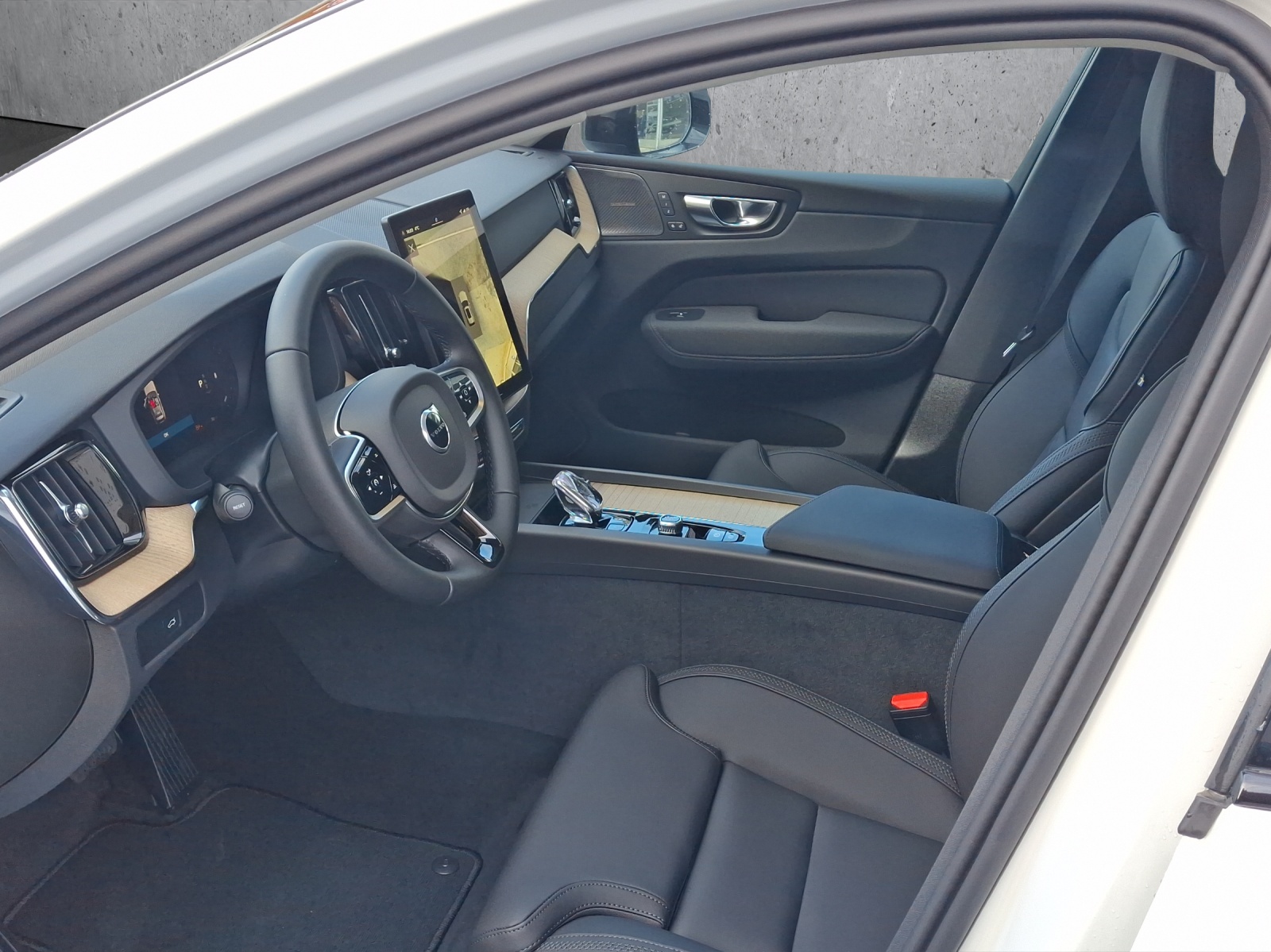 Image VOLVO XC60 XC60 B5 Benzin Mild Hybrid AWD Plus Dark Geartronic