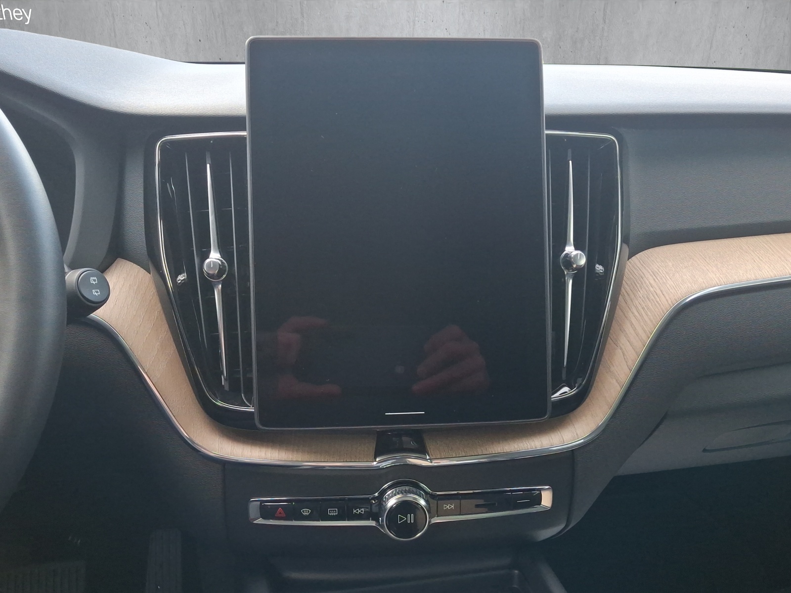 Image VOLVO XC60 XC60 B5 Benzin Mild Hybrid AWD Plus Dark Geartronic