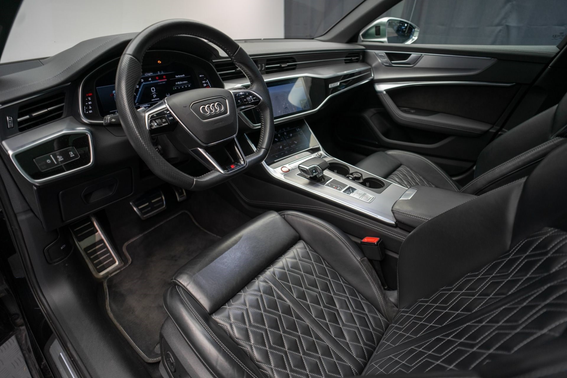 AUDI S6 Avant 3.0 TDI quattro tiptronic *CH-Fahrzeug* *Luftfahrwerk* *Allradlenkung*-image-14