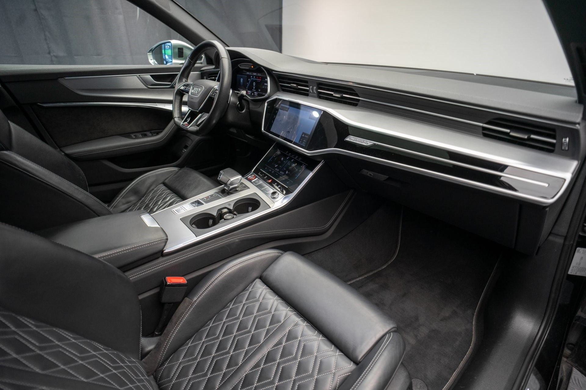 AUDI S6 Avant 3.0 TDI quattro tiptronic *CH-Fahrzeug* *Luftfahrwerk* *Allradlenkung*-image-15