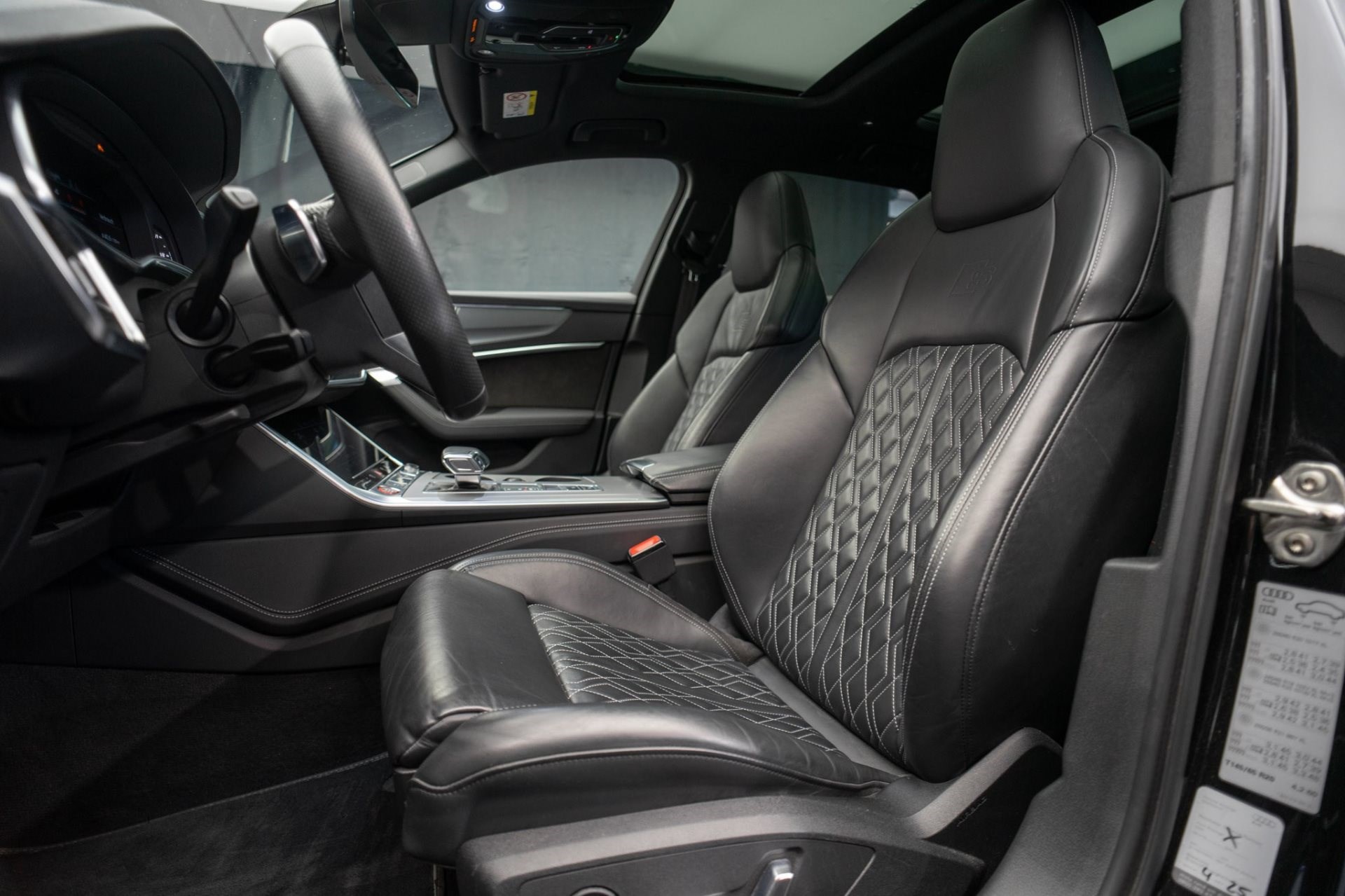 AUDI S6 Avant 3.0 TDI quattro tiptronic *CH-Fahrzeug* *Luftfahrwerk* *Allradlenkung*-image-16