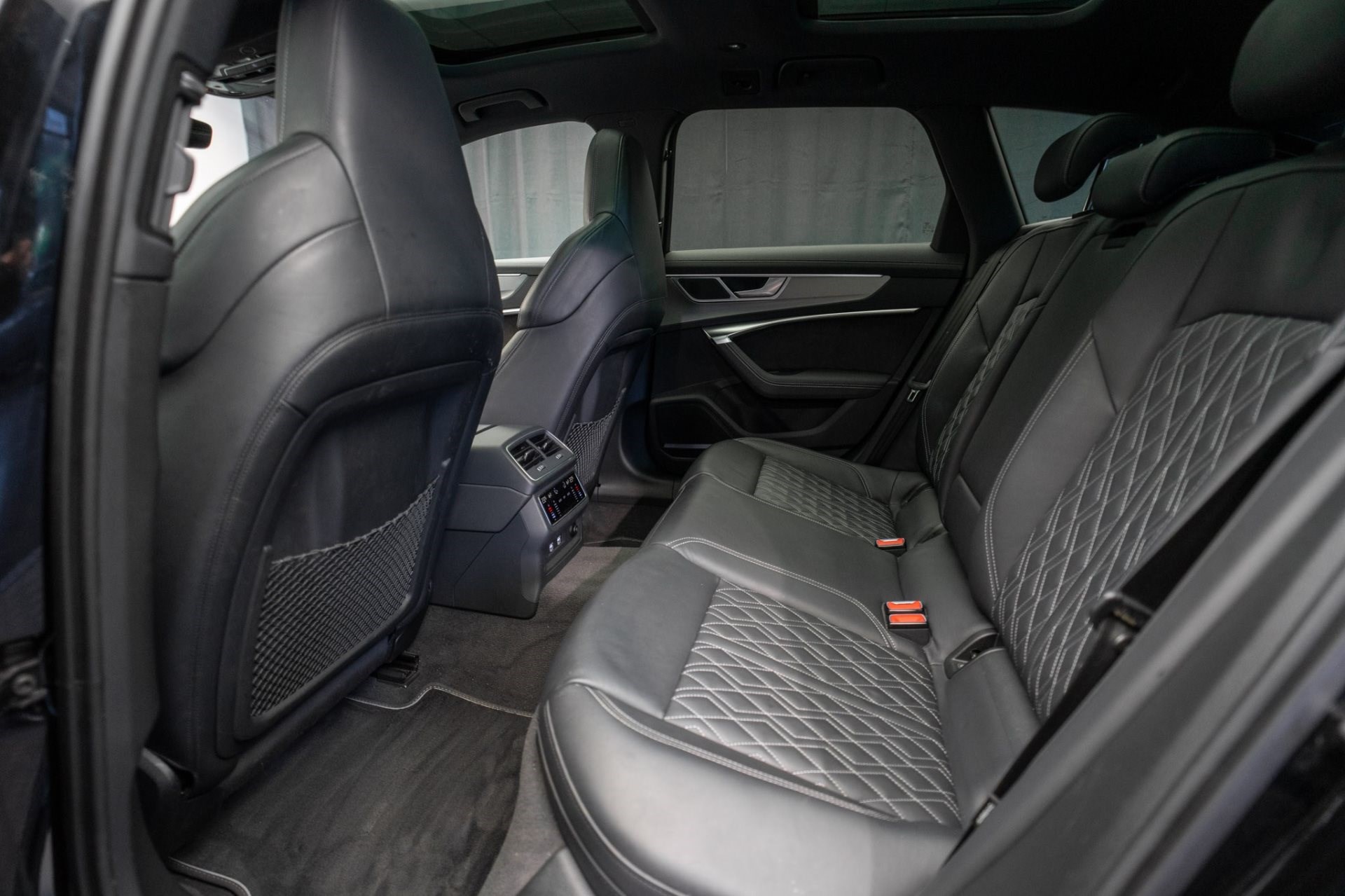 AUDI S6 Avant 3.0 TDI quattro tiptronic *CH-Fahrzeug* *Luftfahrwerk* *Allradlenkung*-image-18