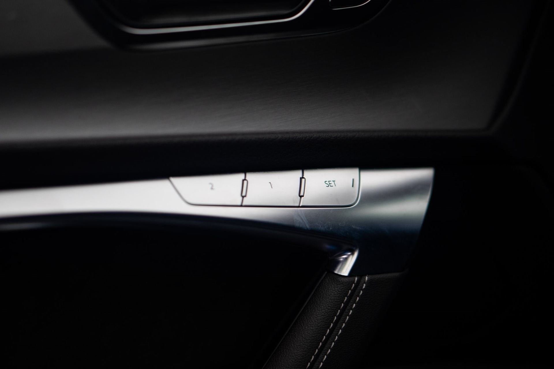 AUDI S6 Avant 3.0 TDI quattro tiptronic *CH-Fahrzeug* *Luftfahrwerk* *Allradlenkung*-image-26