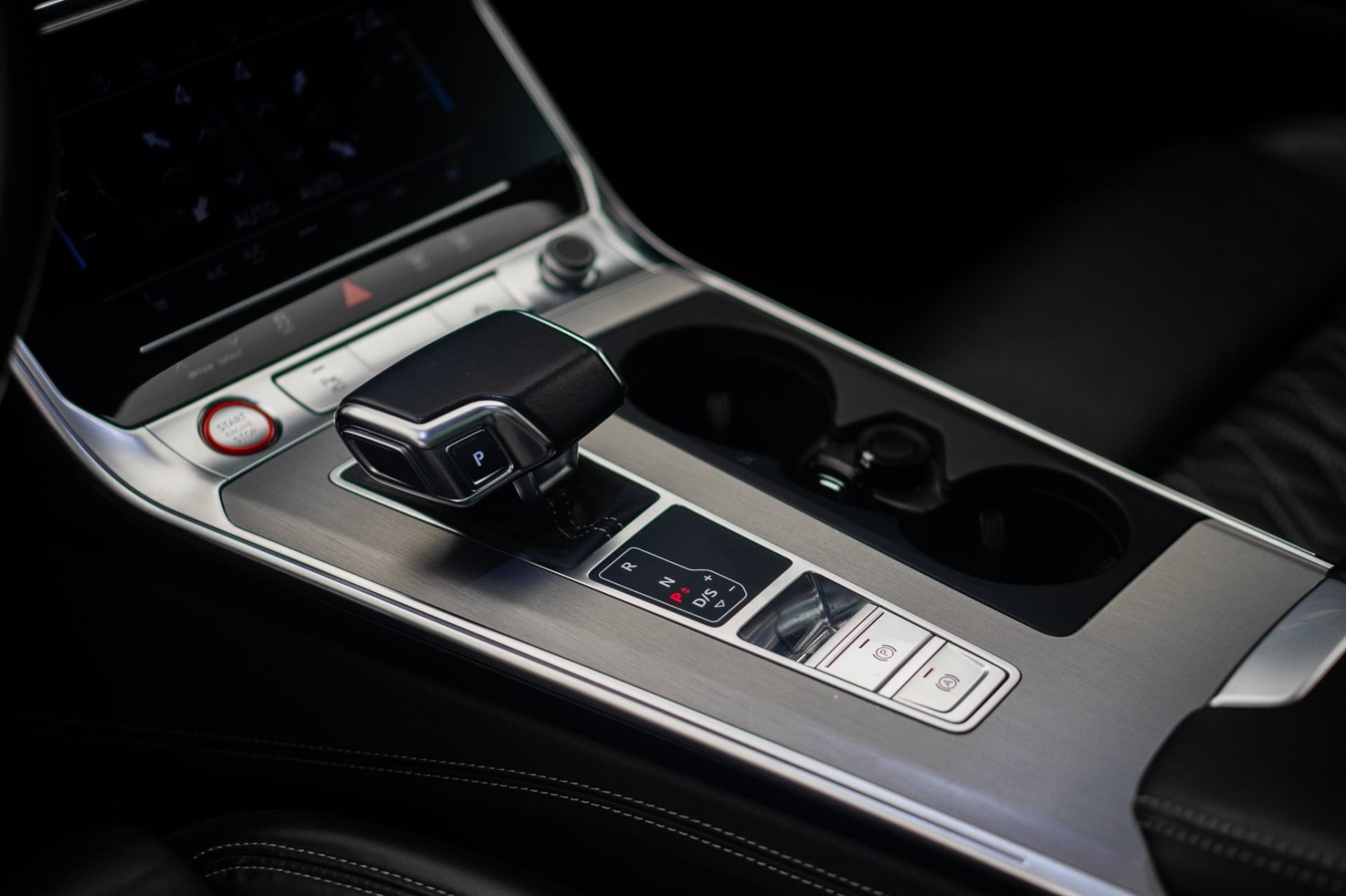 AUDI S6 Avant 3.0 TDI quattro tiptronic *CH-Fahrzeug* *Luftfahrwerk* *Allradlenkung*-image-27