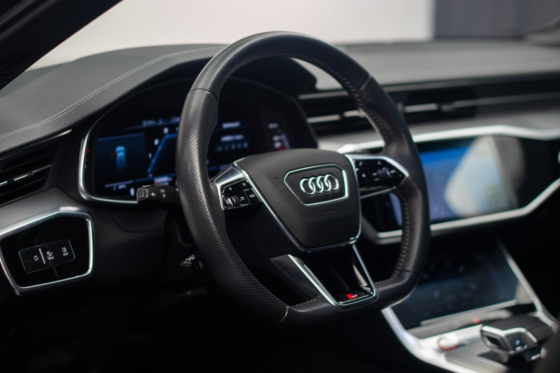 AUDI S6 Avant 3.0 TDI quattro tiptronic *CH-Fahrzeug* *Luftfahrwerk* *Allradlenkung*-image-28