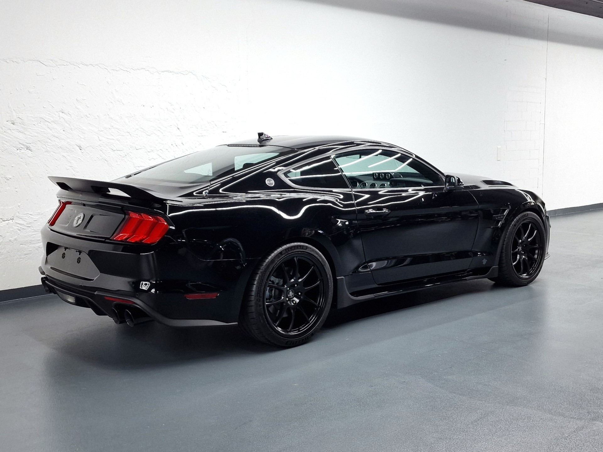 FORD MUSTANG GT Carrol Shelby Centennial Editon-showroom-element-2