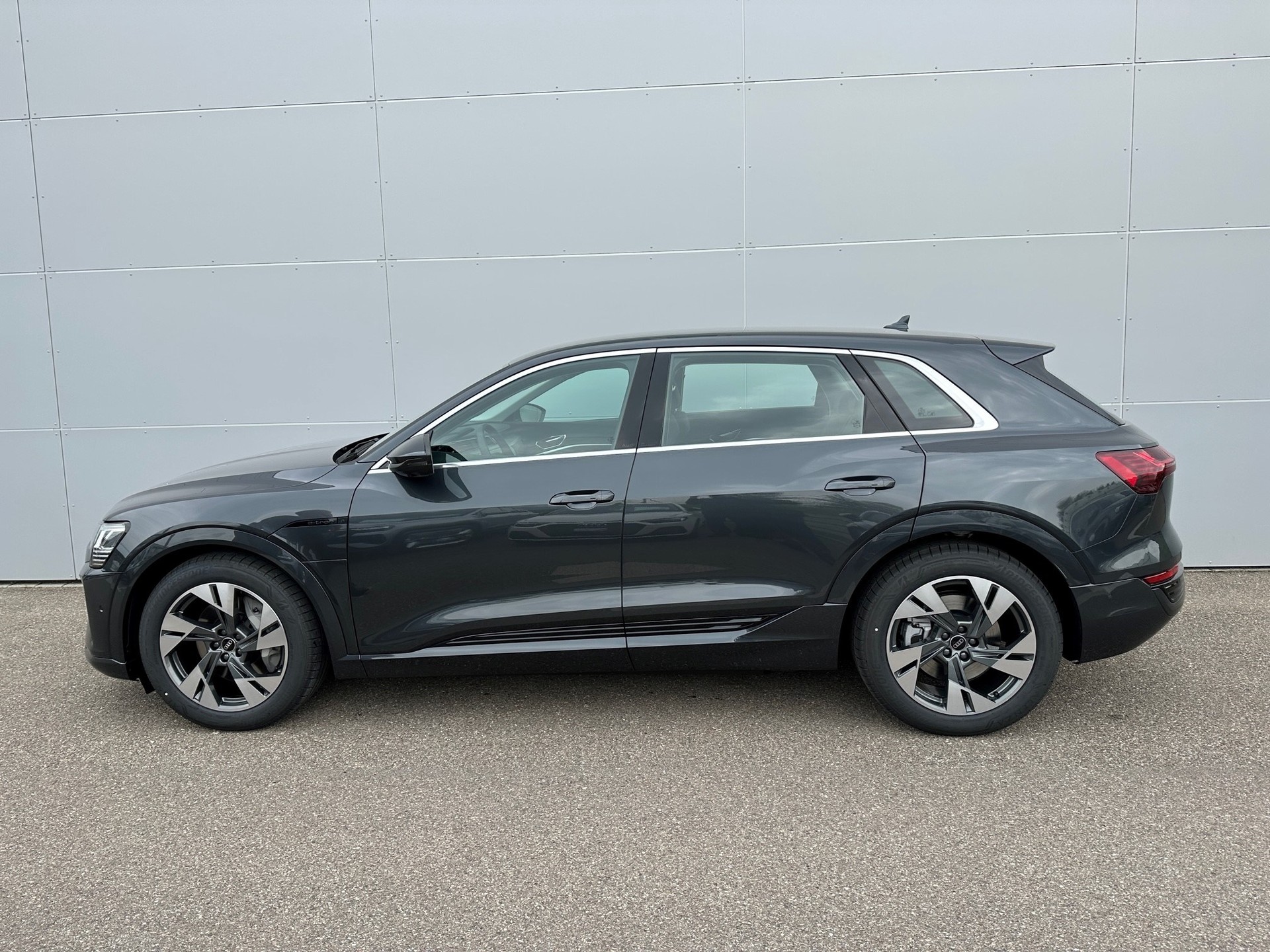 AUDI Q8 50 e-tron advanced quattro-image-0