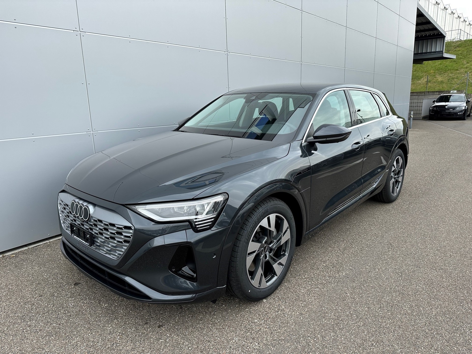 AUDI Q8 50 e-tron advanced quattro-image-1