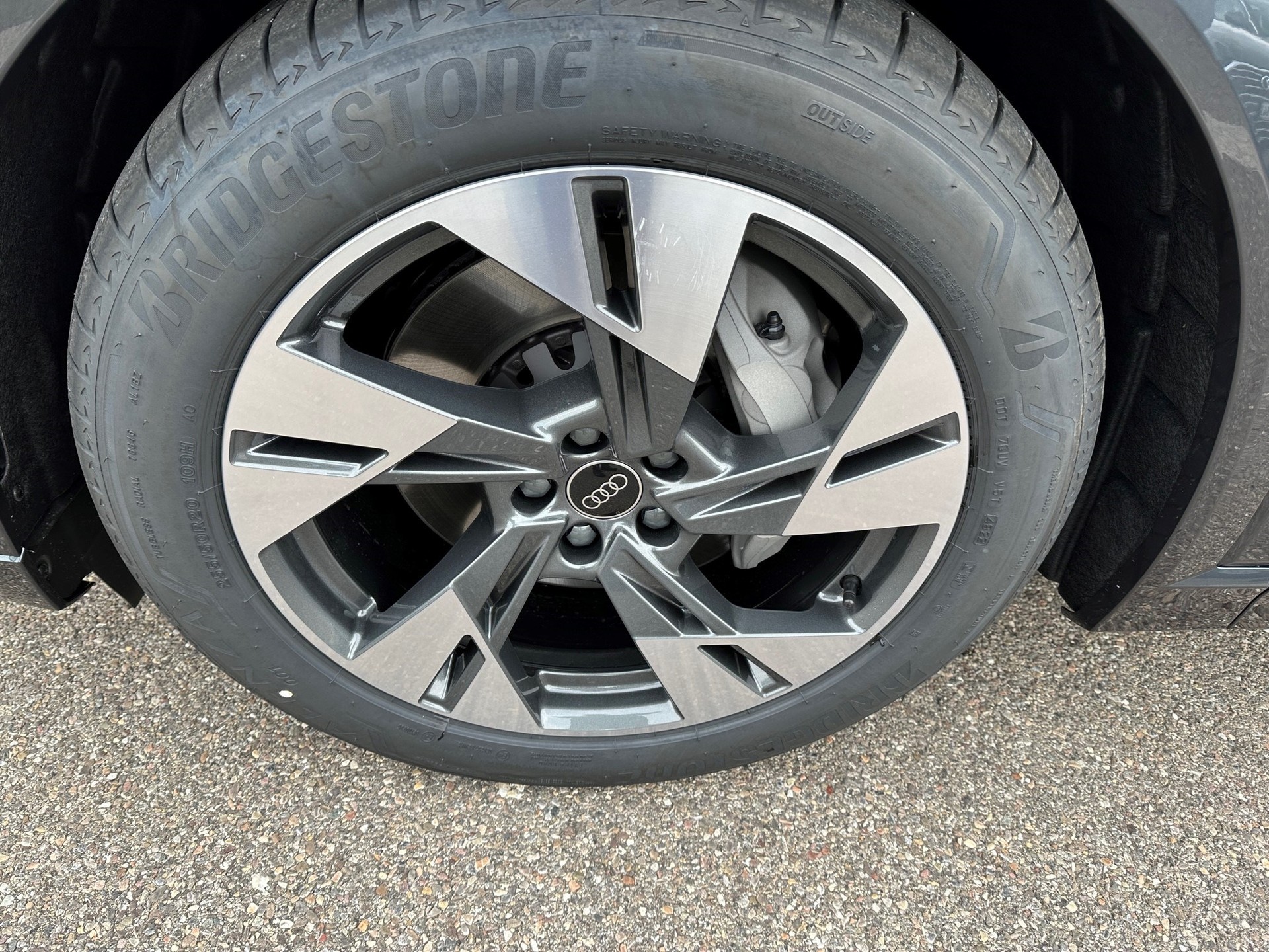 AUDI Q8 50 e-tron advanced quattro-image-2