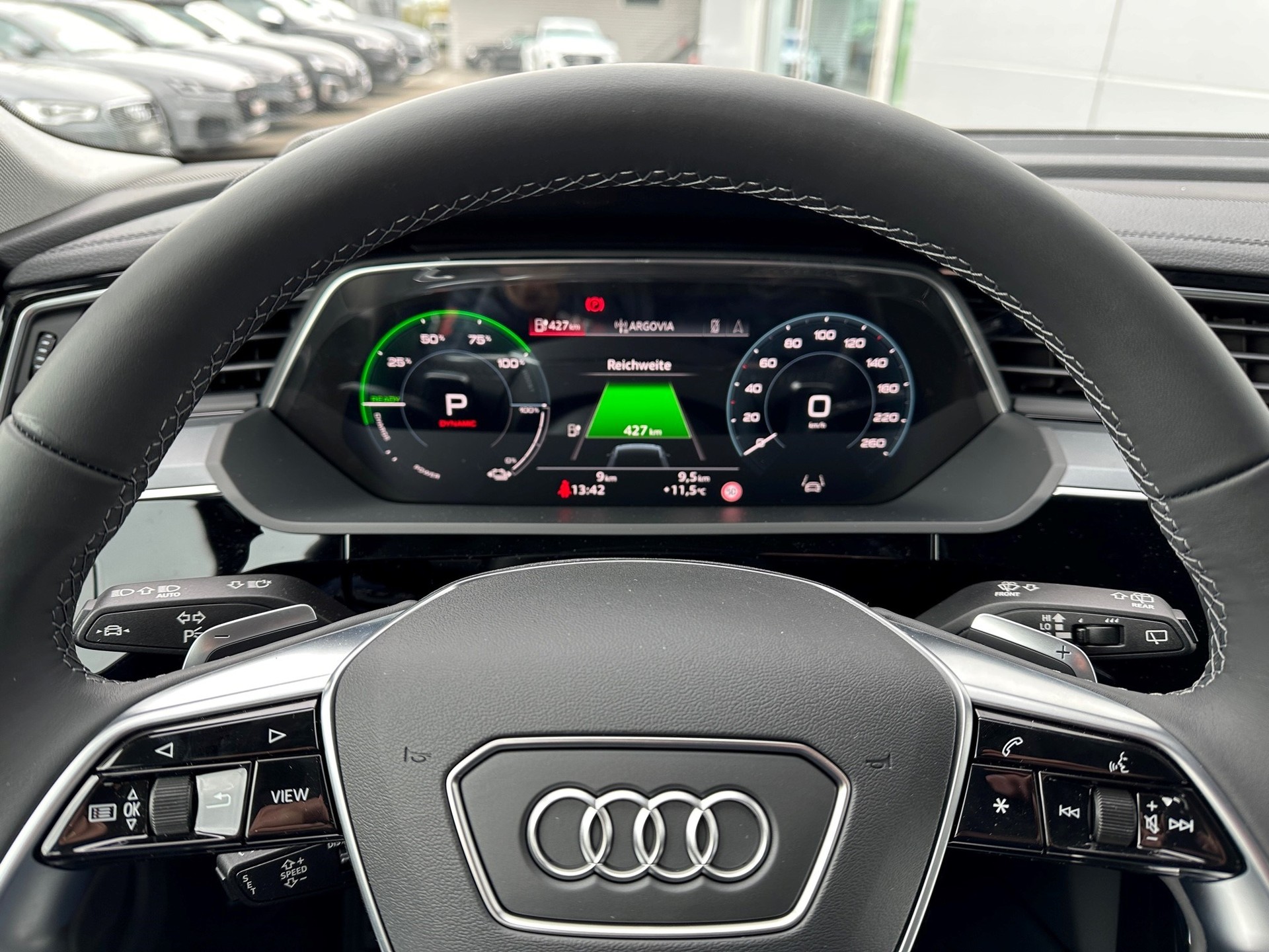 AUDI Q8 50 e-tron advanced quattro-image-7