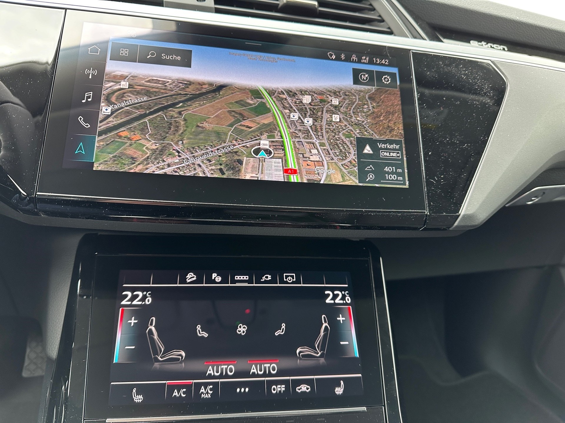 AUDI Q8 50 e-tron advanced quattro-image-8