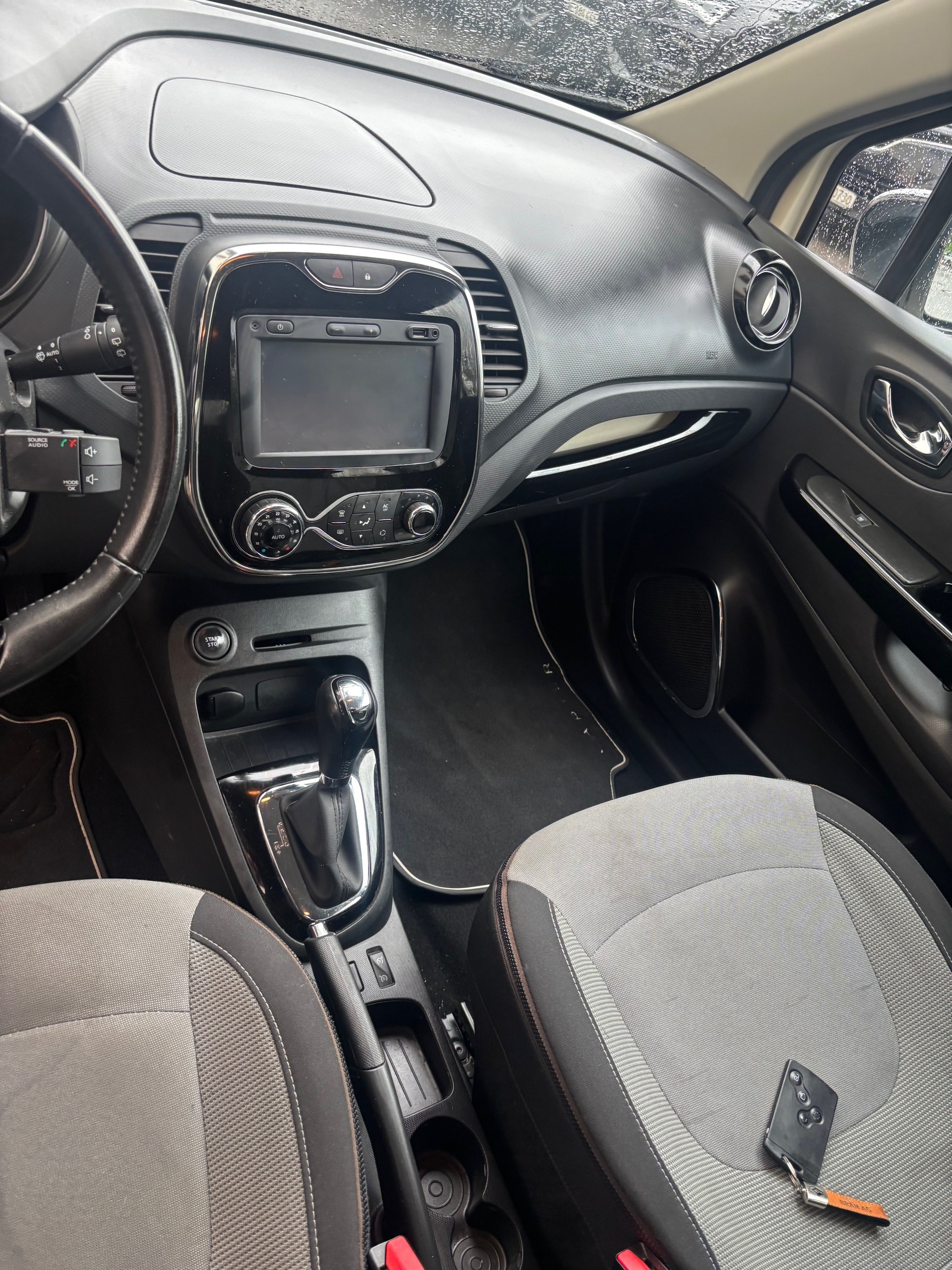 RENAULT Captur 1.2 T 16V Privilège EDC-image-3
