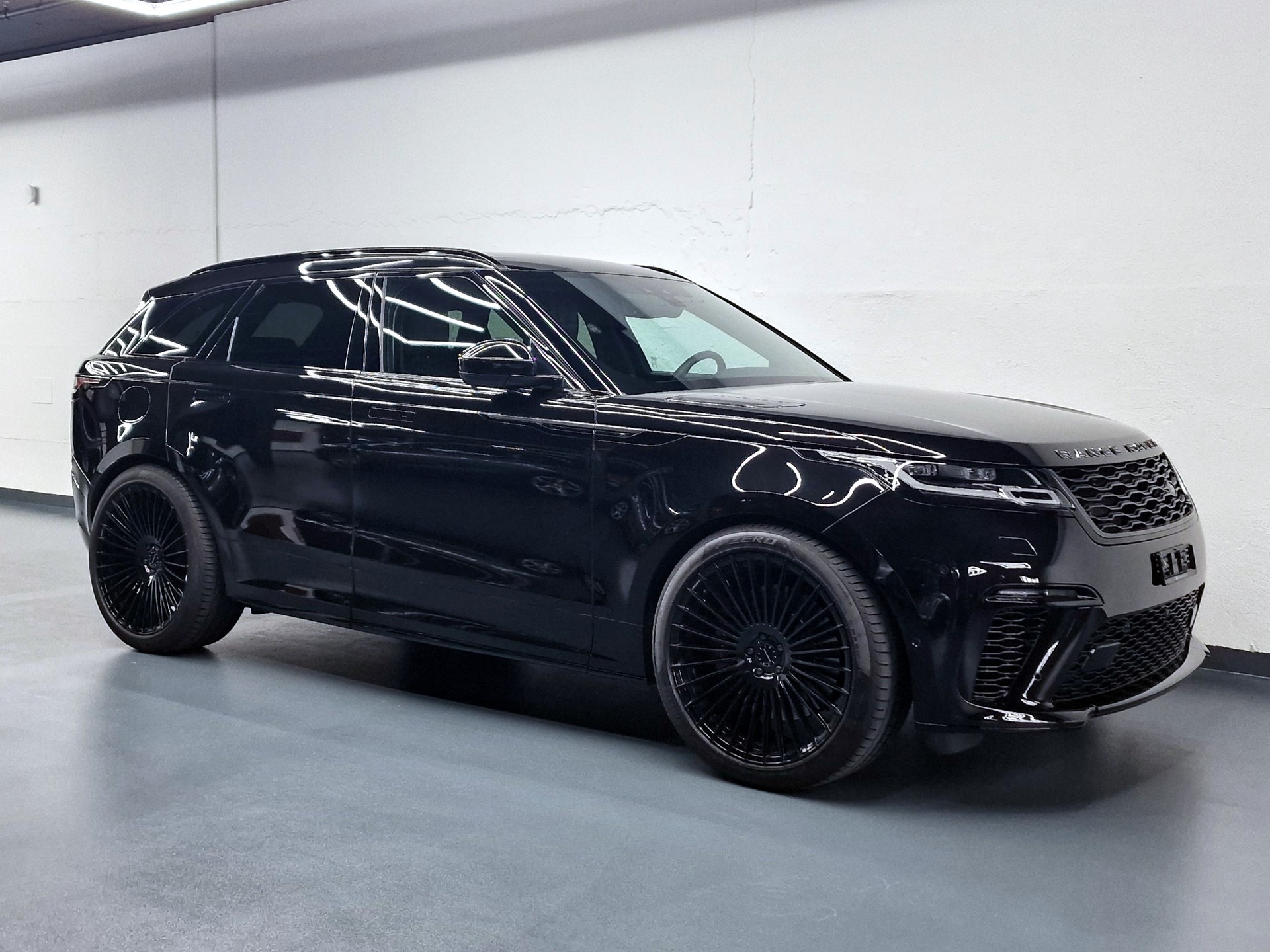 LAND ROVER Range Rover Velar 5.0 V8 SVA-Dynamic Edition-showroom-element-1